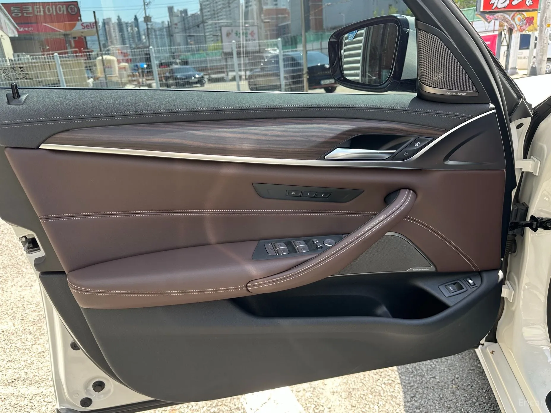 BMW 5 Series (G30) превью 11