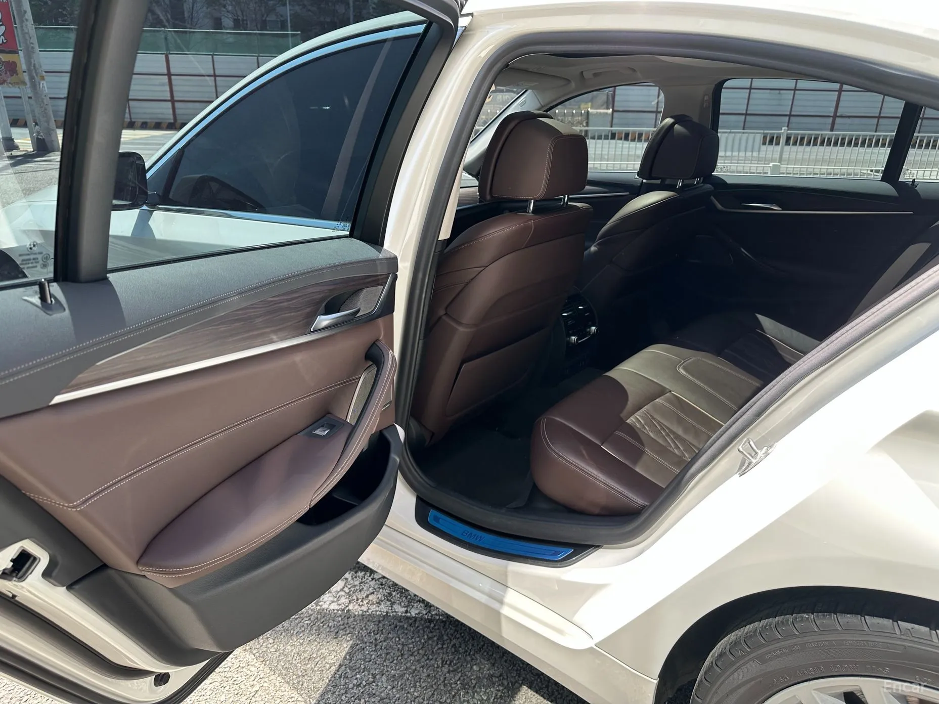 BMW 5 Series (G30) превью 12