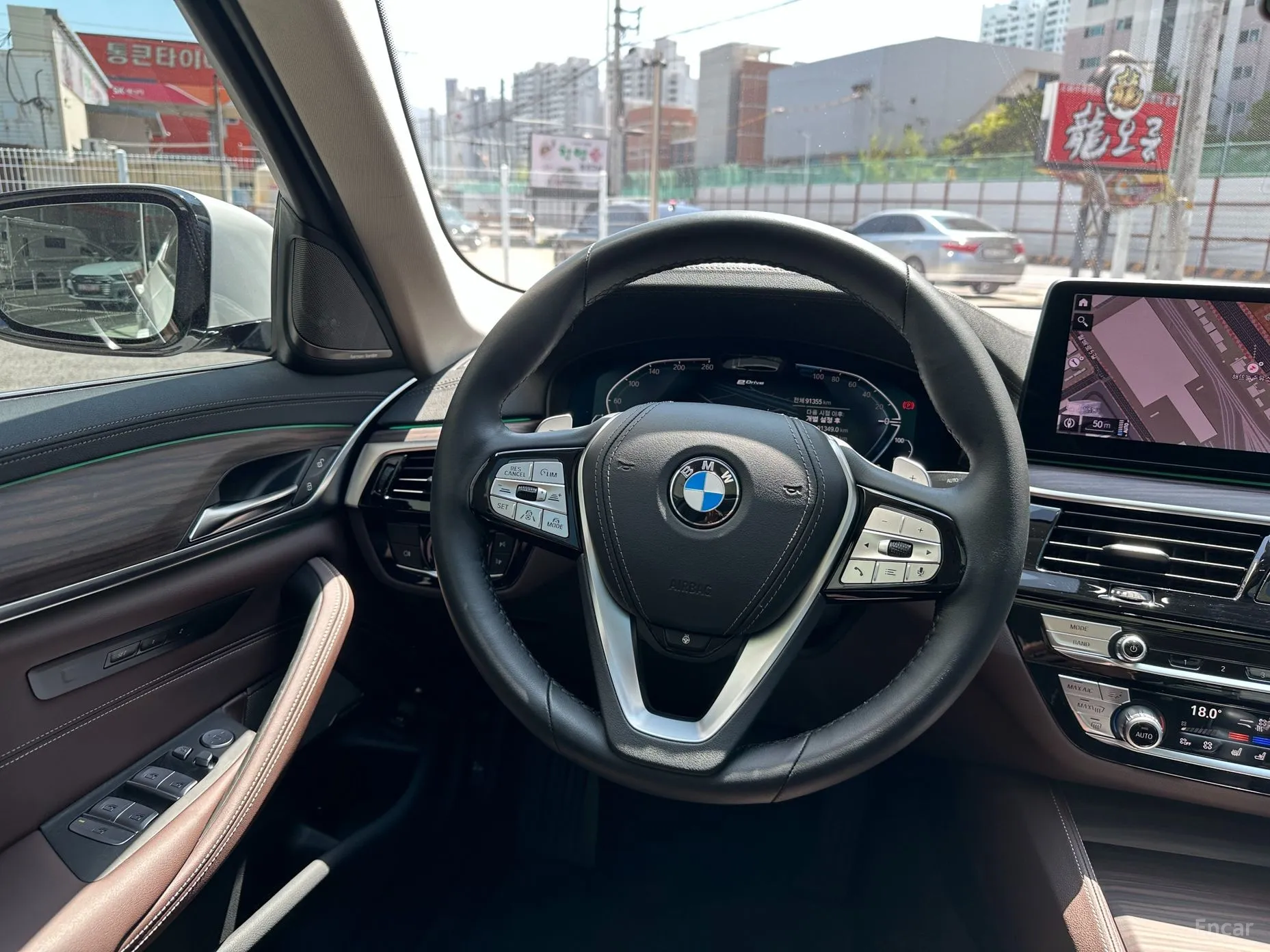 BMW 5 Series (G30) превью 13