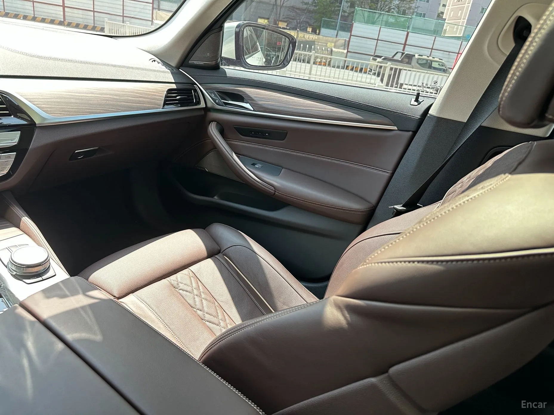 BMW 5 Series (G30) превью 14