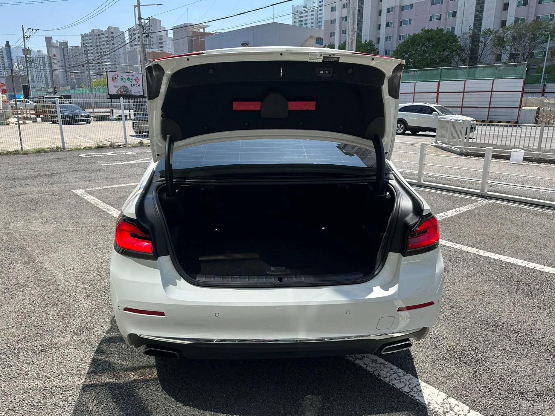 BMW 5 Series (G30) превью 20