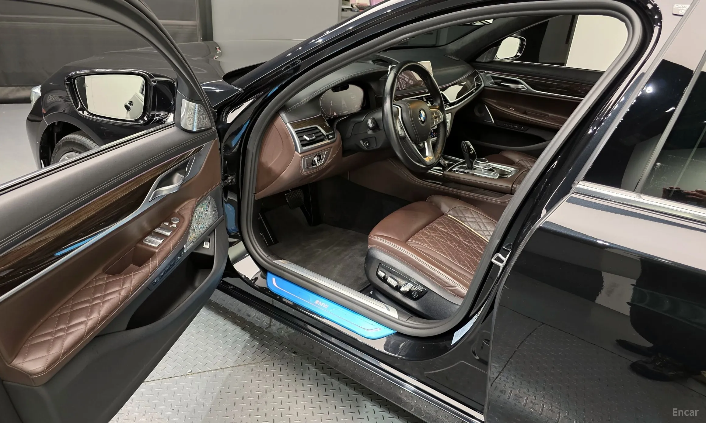 BMW 7 Series (G11) превью 10