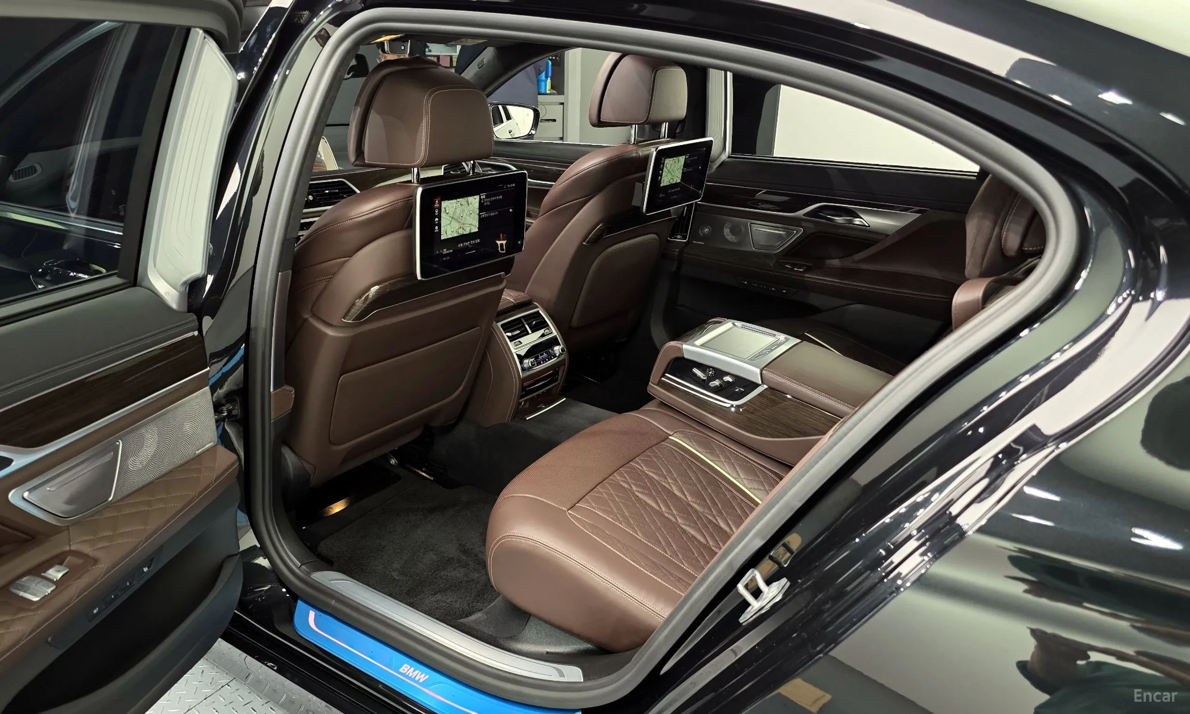 BMW 7 Series (G11) превью 11