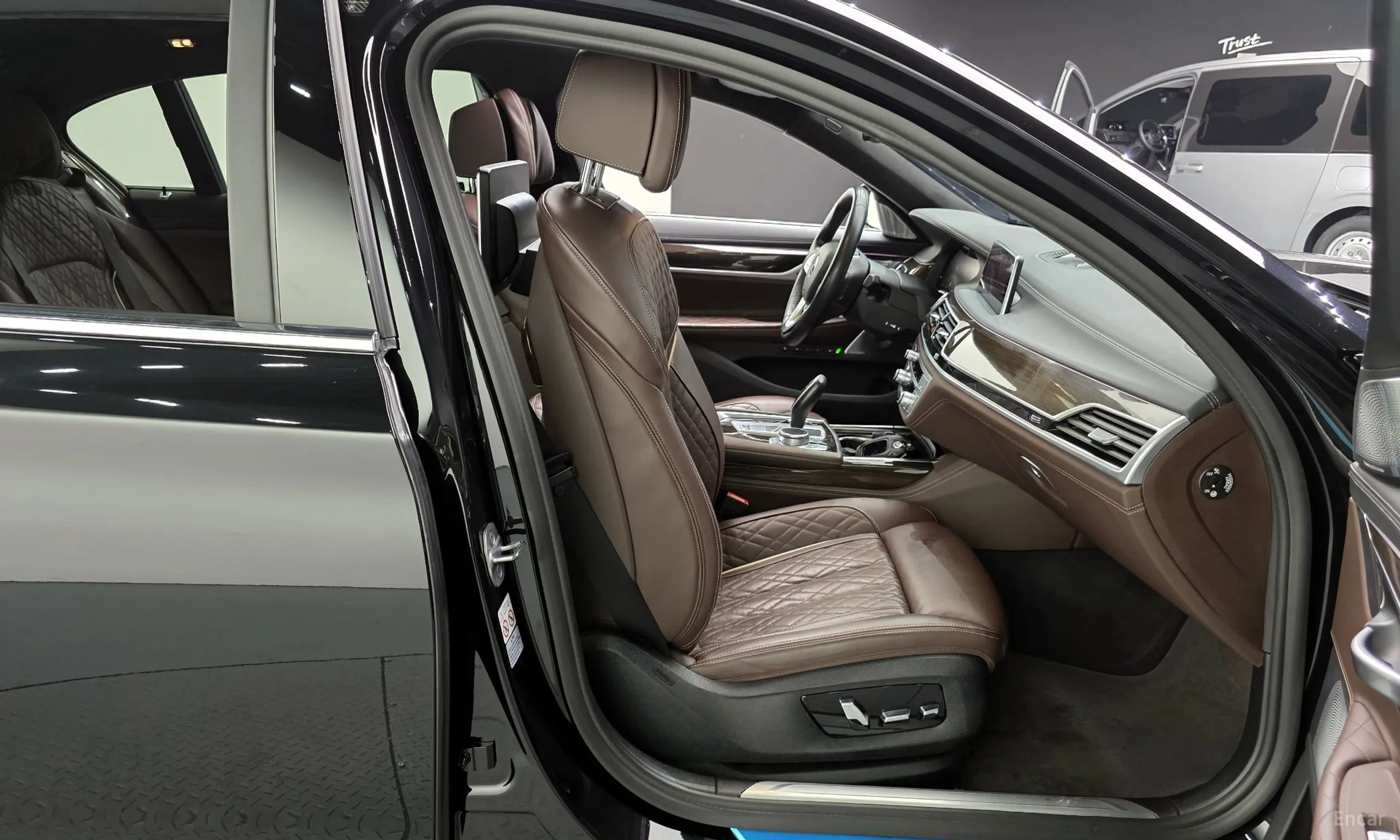 BMW 7 Series (G11) превью 12
