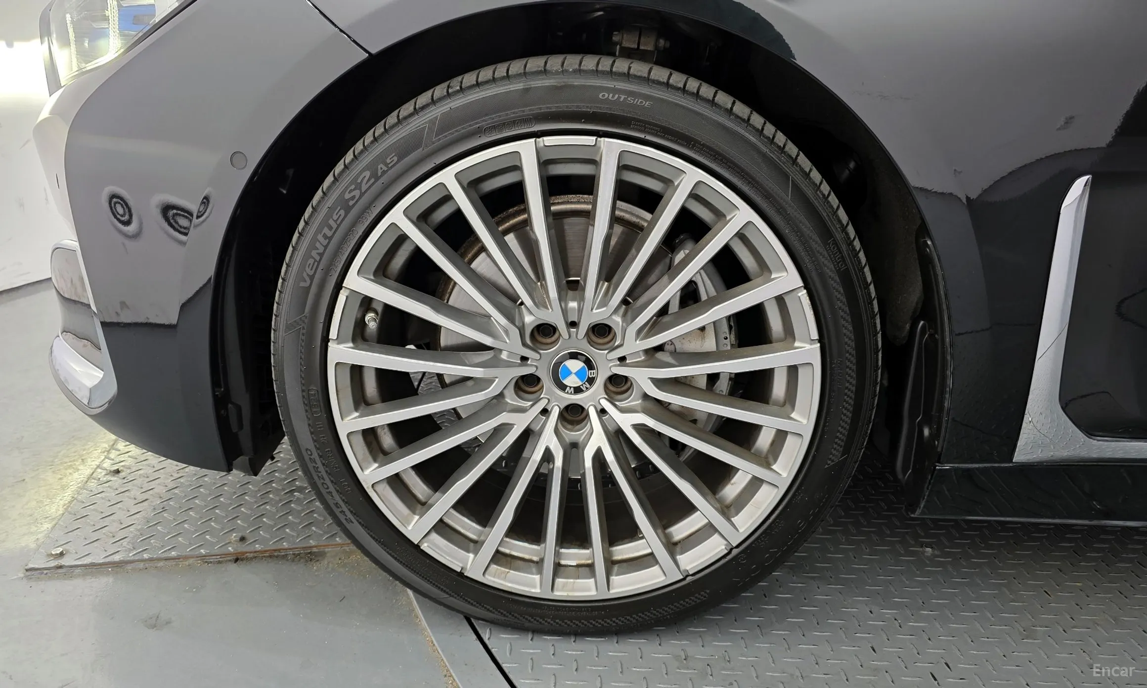 BMW 7 Series (G11) превью 5