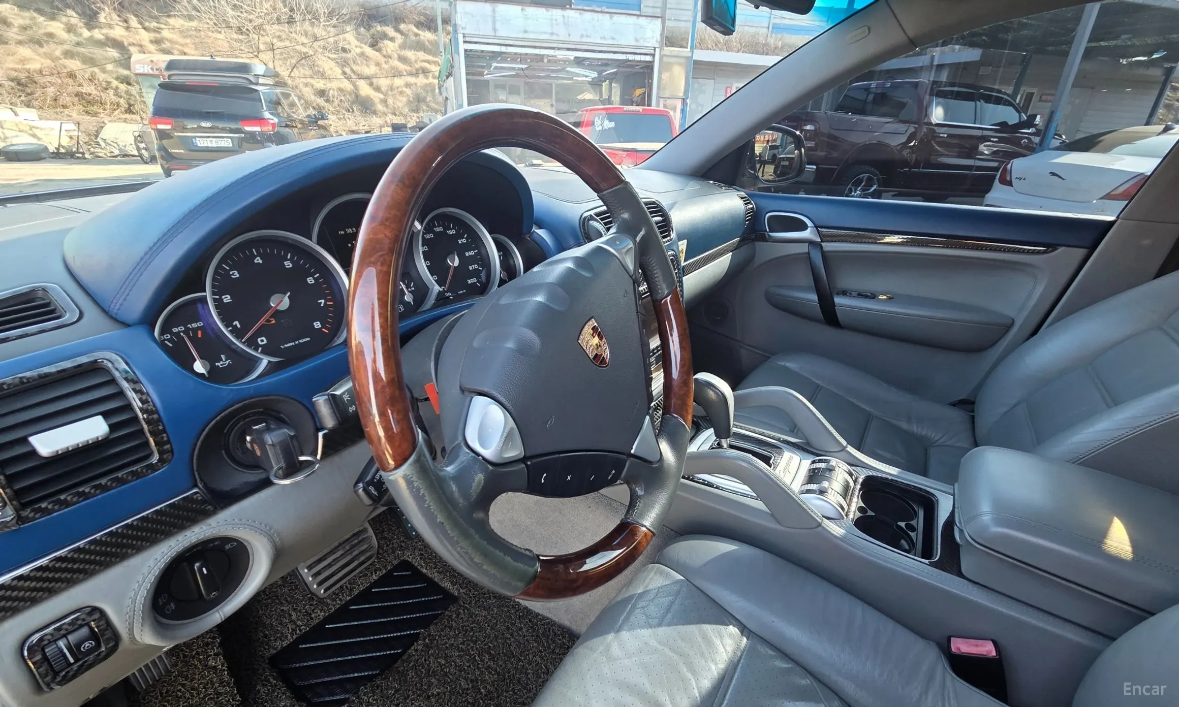 Porsche Cayenne превью 14