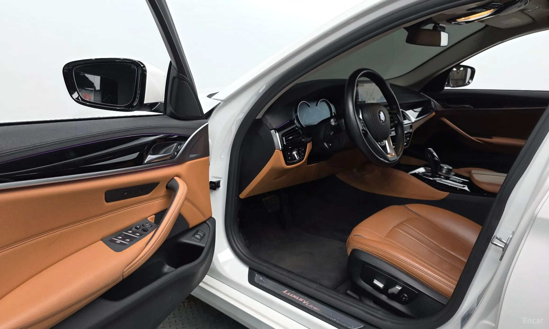 BMW 5 Series (G30) превью 10