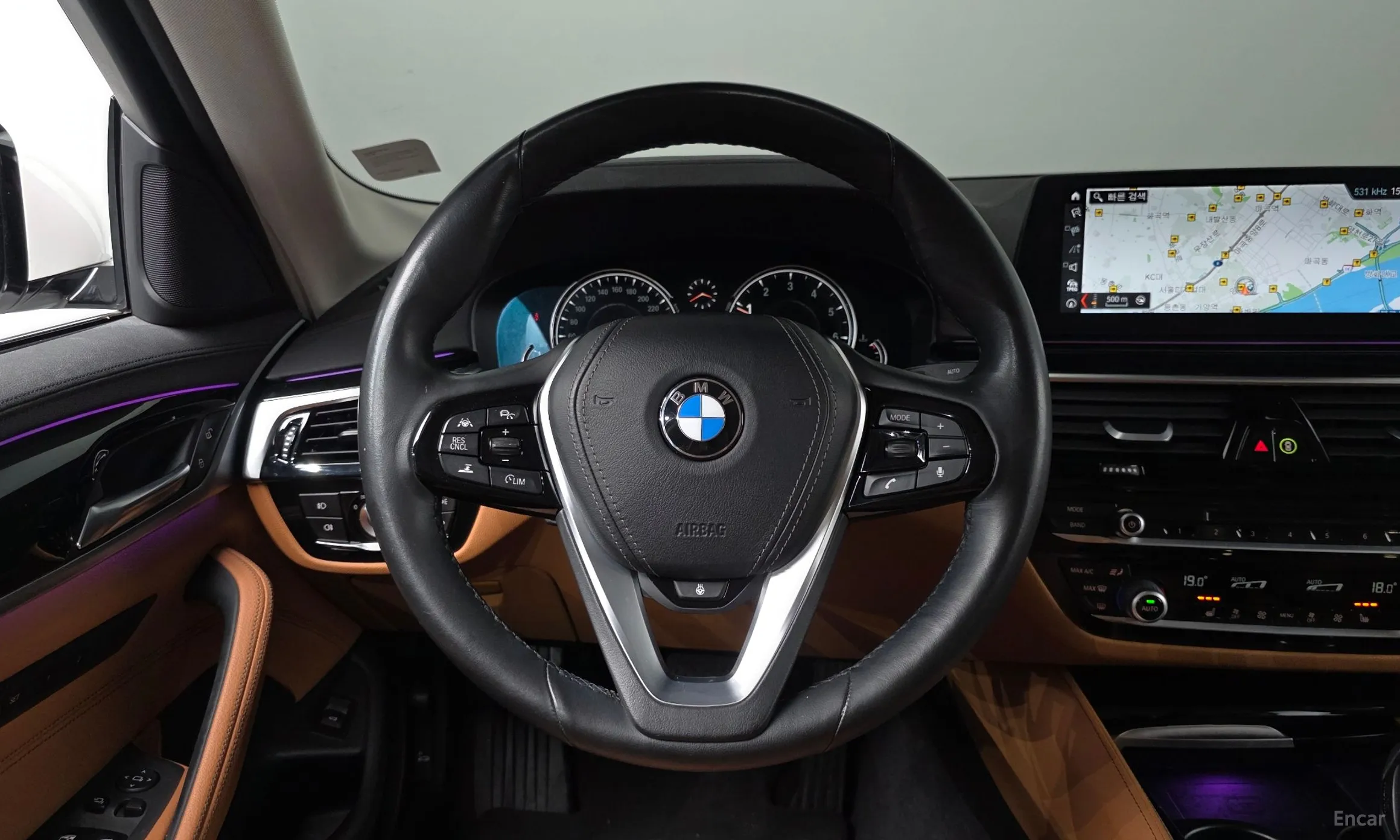 BMW 5 Series (G30) превью 12