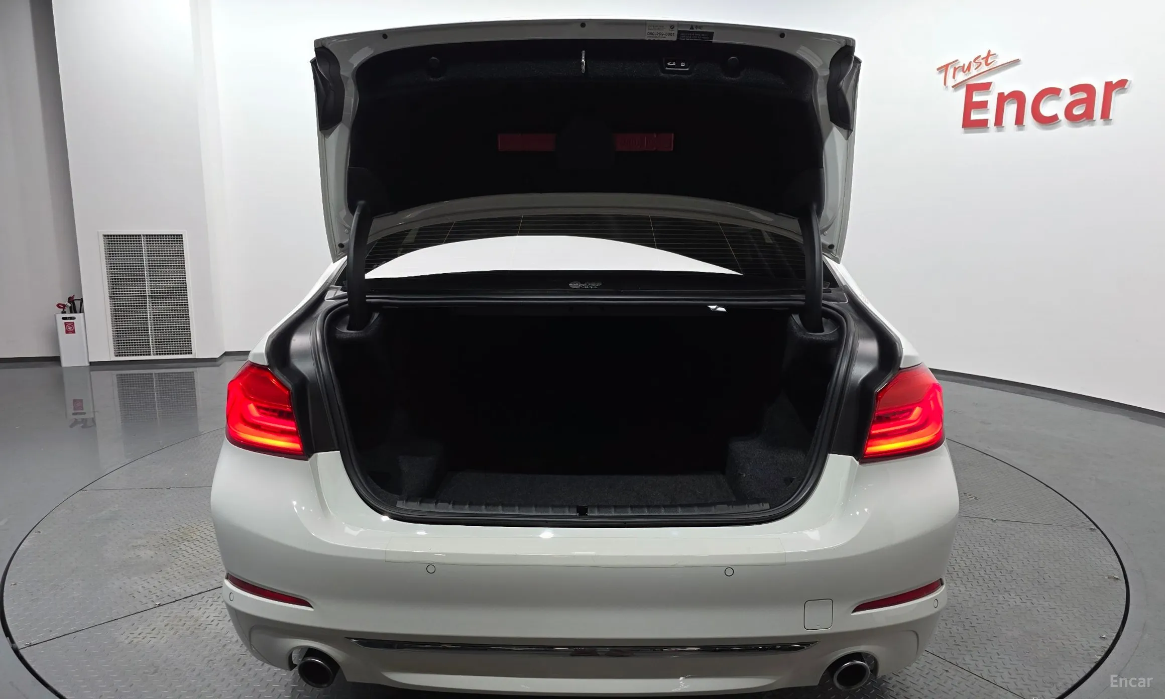 BMW 5 Series (G30) превью 20