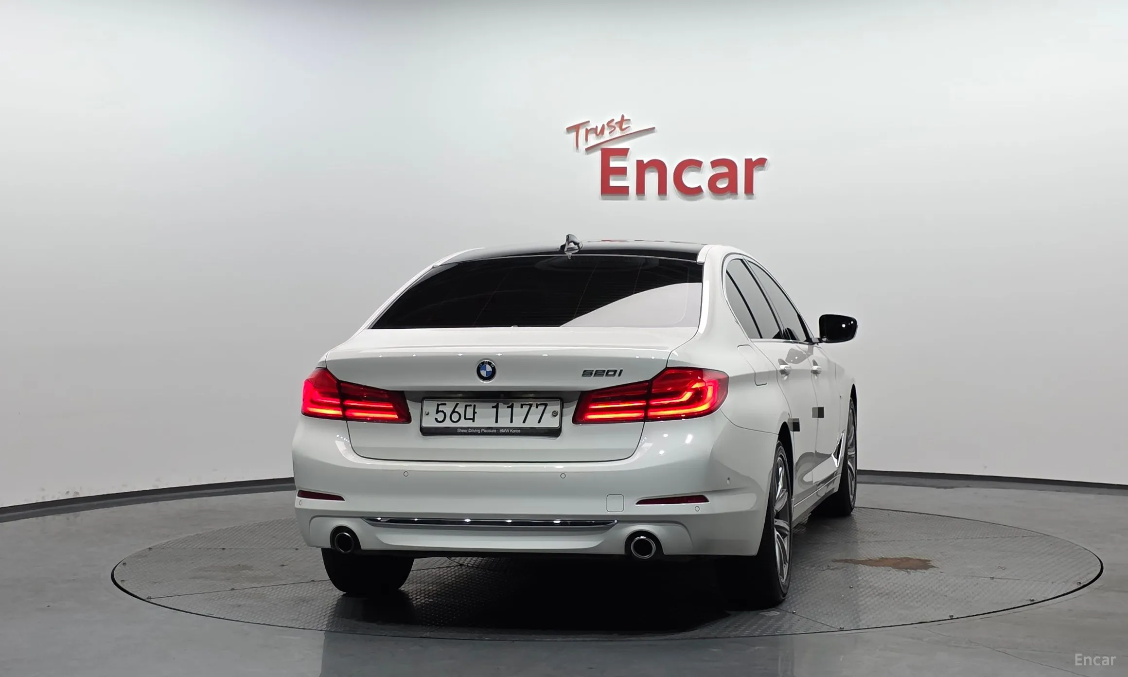 BMW 5 Series (G30) превью 4