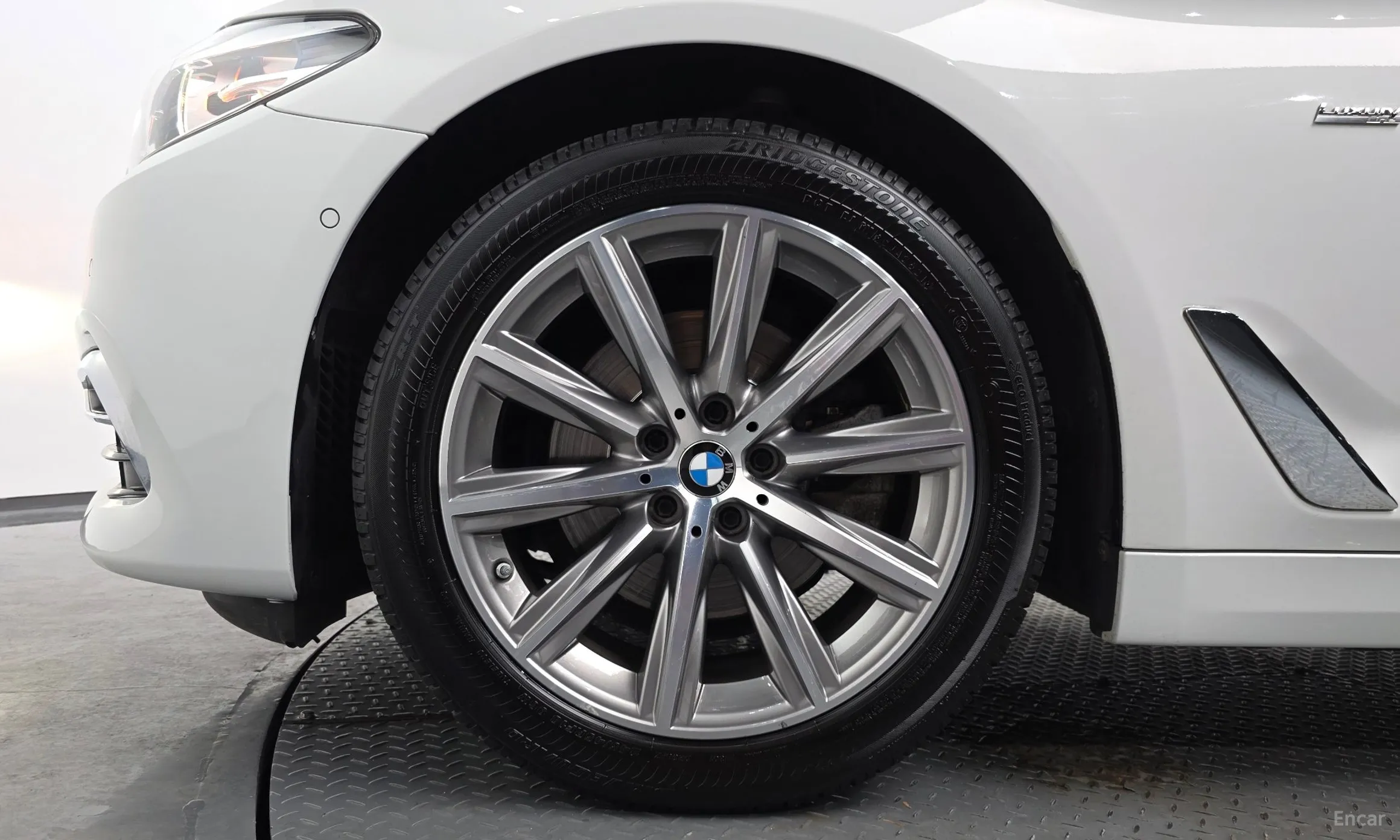 BMW 5 Series (G30) превью 5