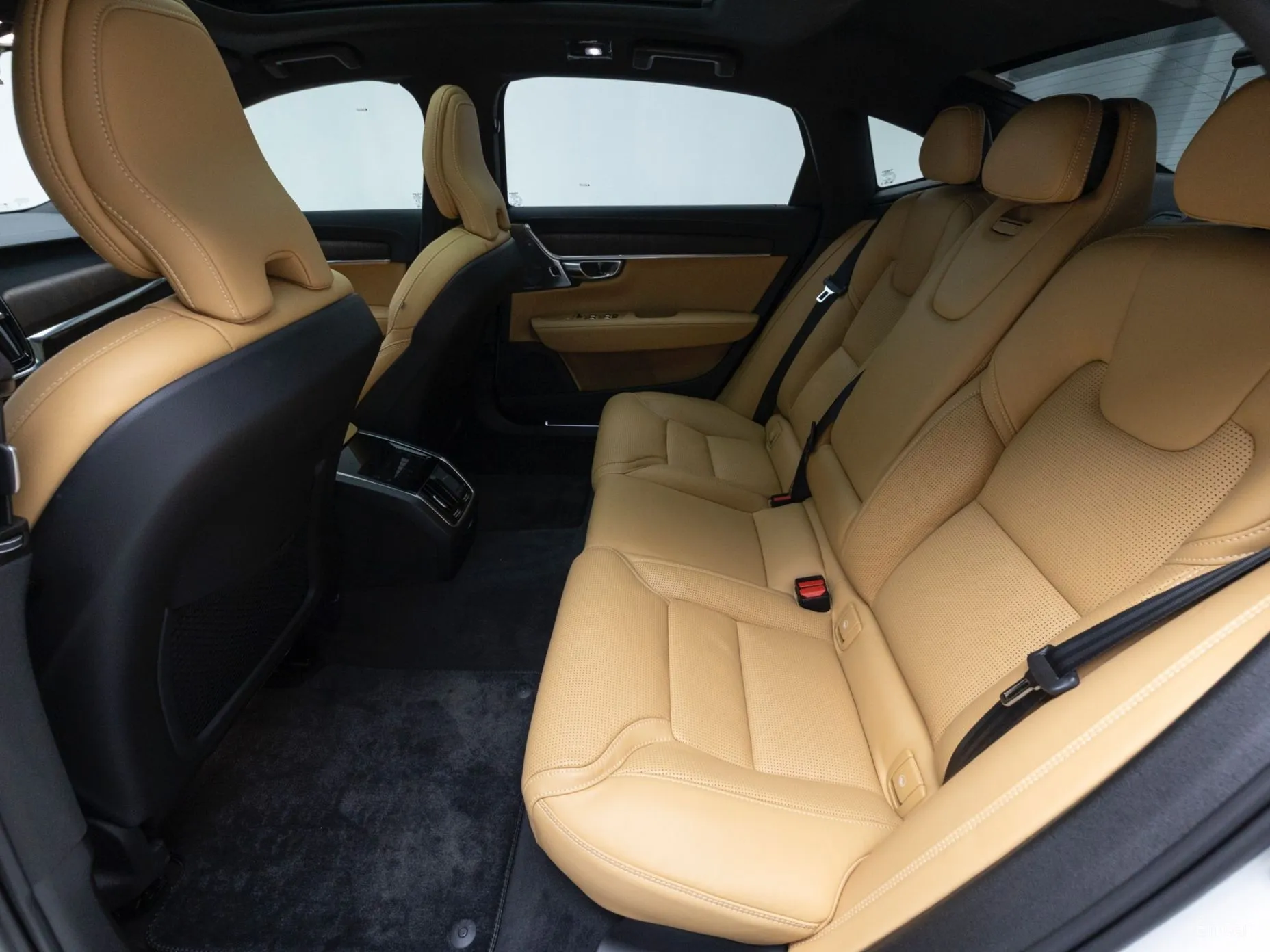 Volvo S90 превью 10