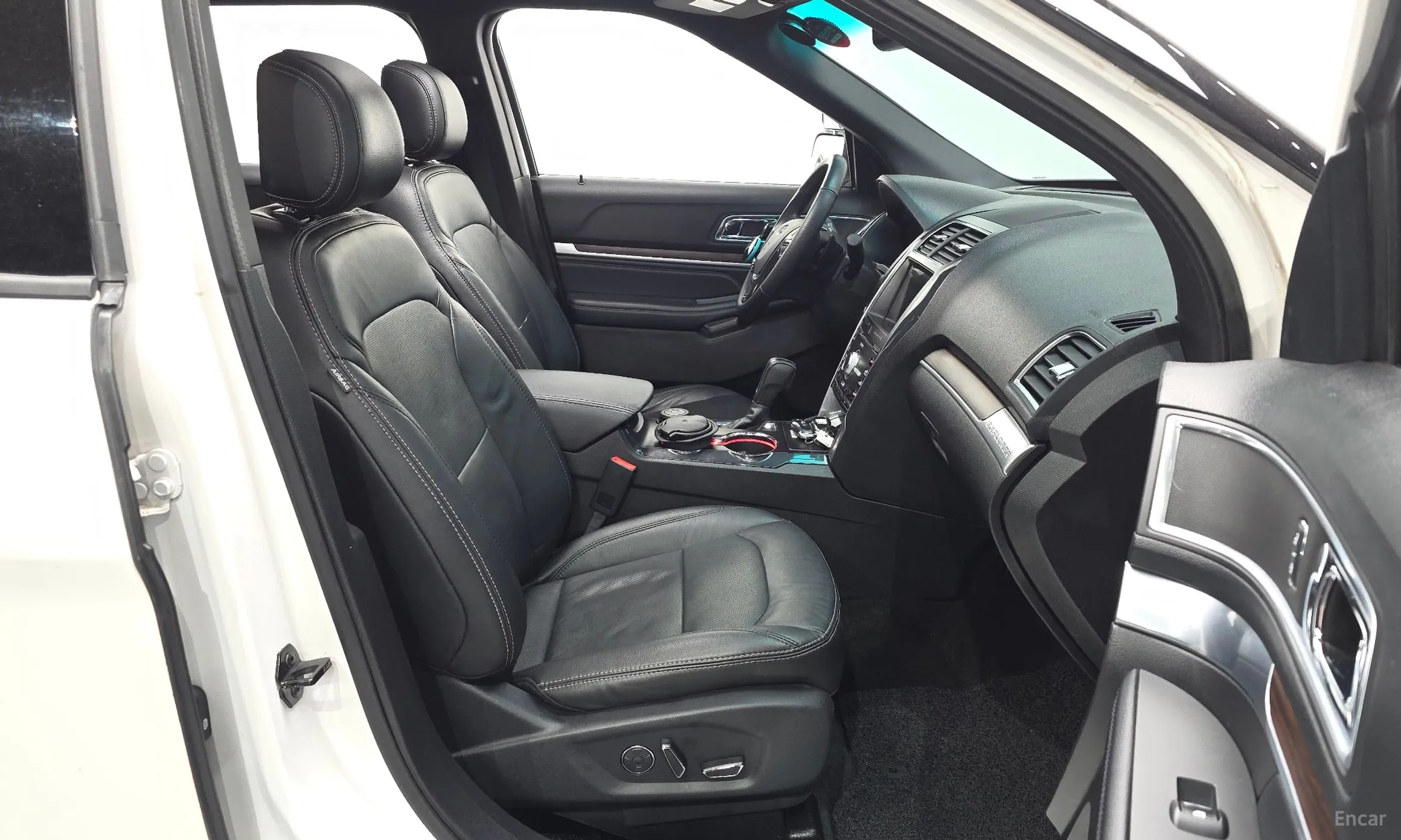 Ford Explorer превью 10