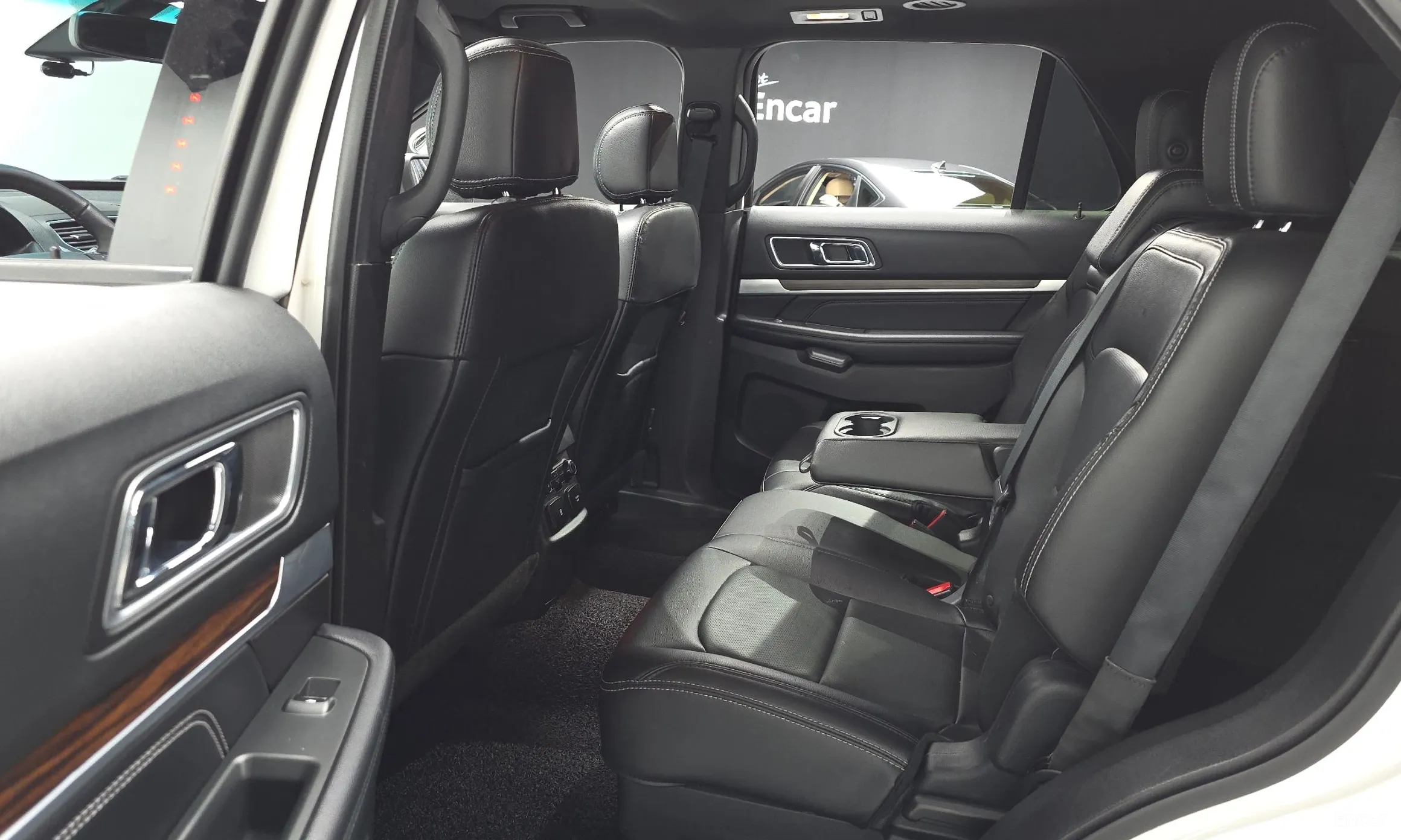 Ford Explorer превью 12