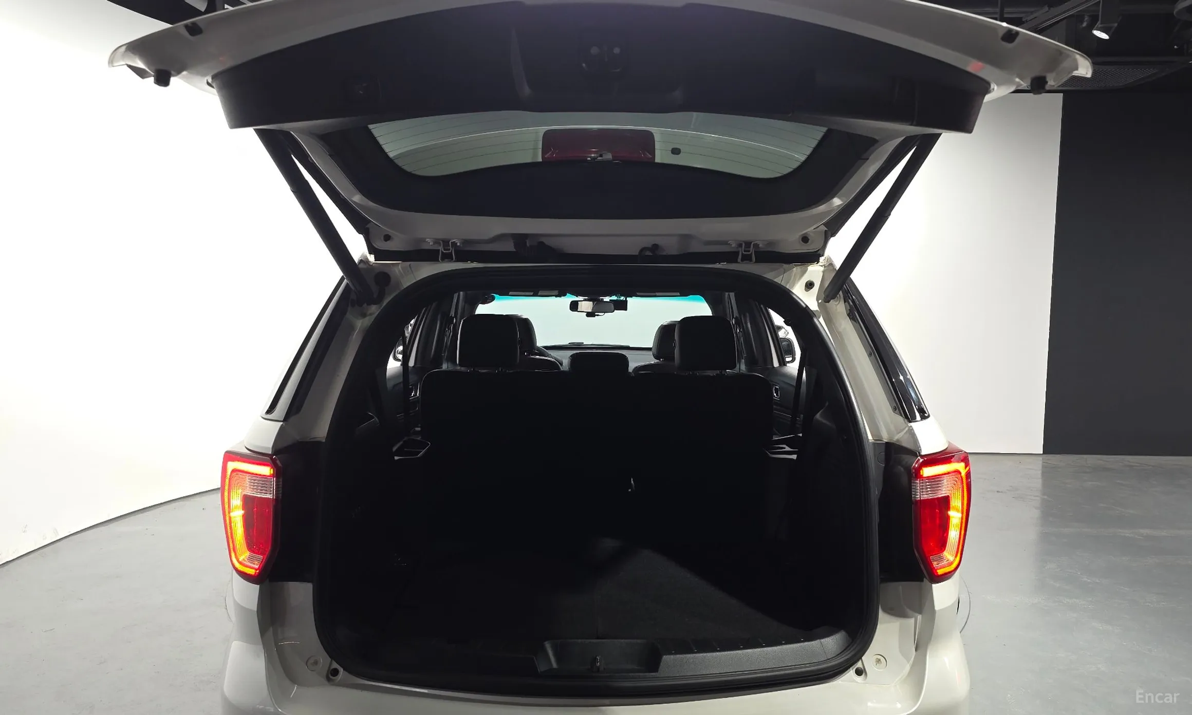 Ford Explorer превью 20