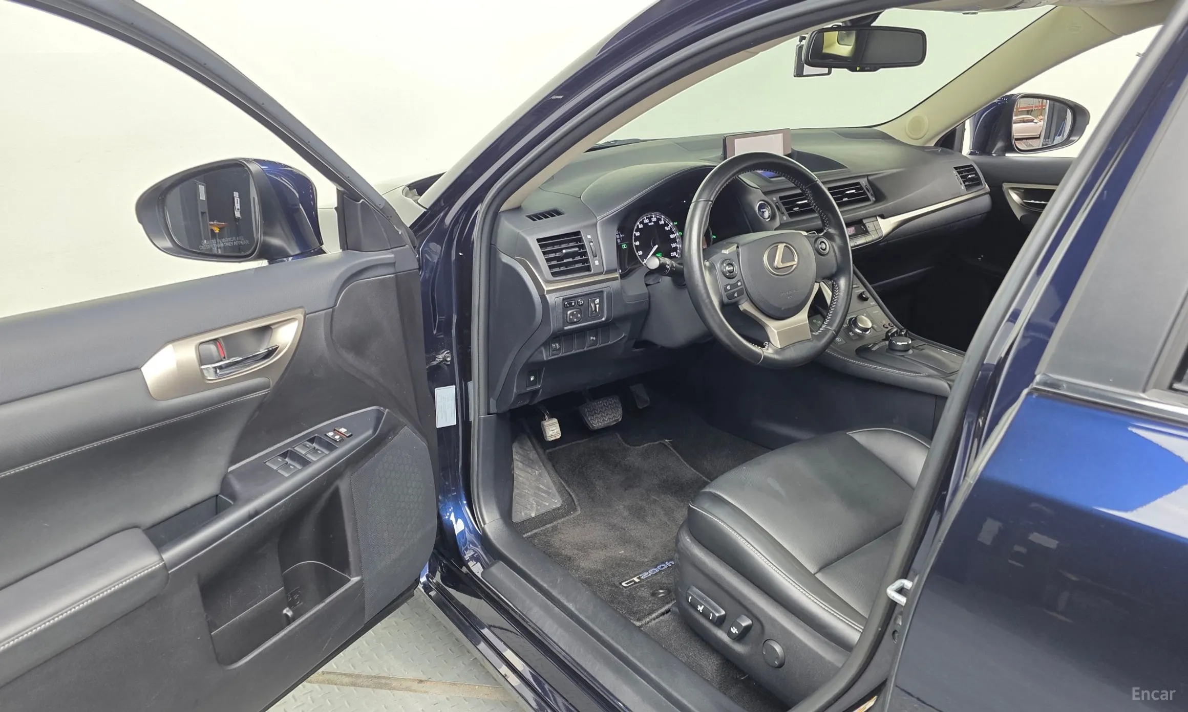 Lexus CT200h превью 10