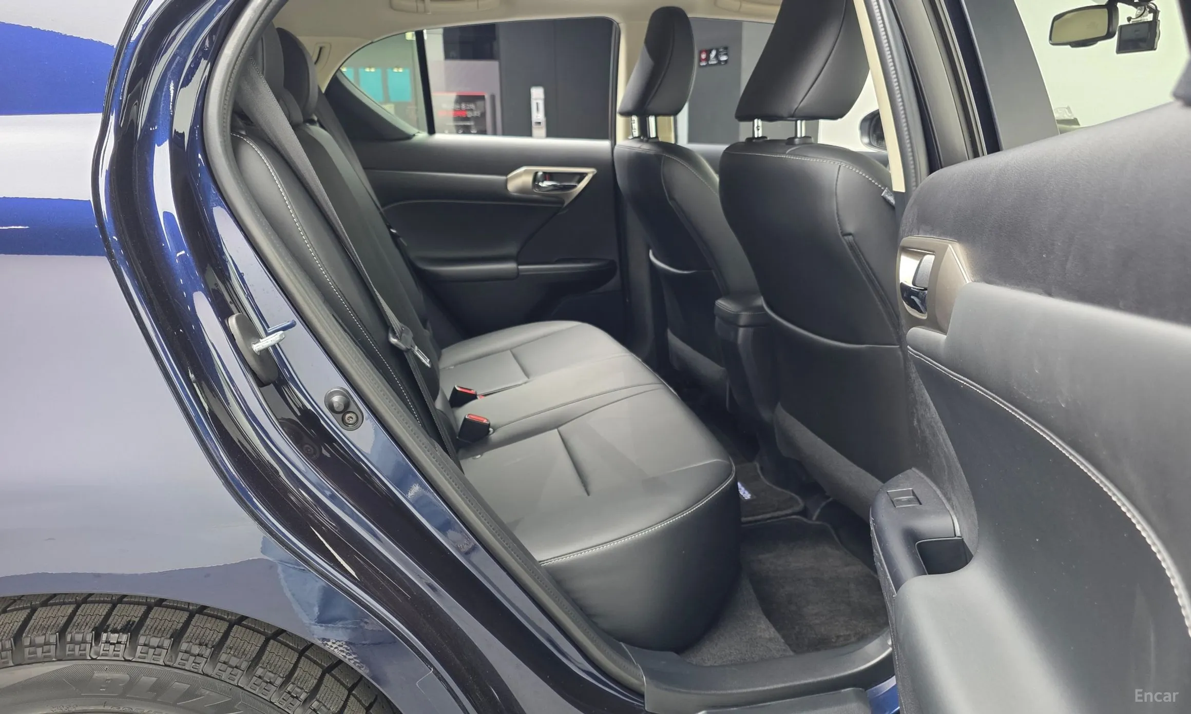 Lexus CT200h превью 12