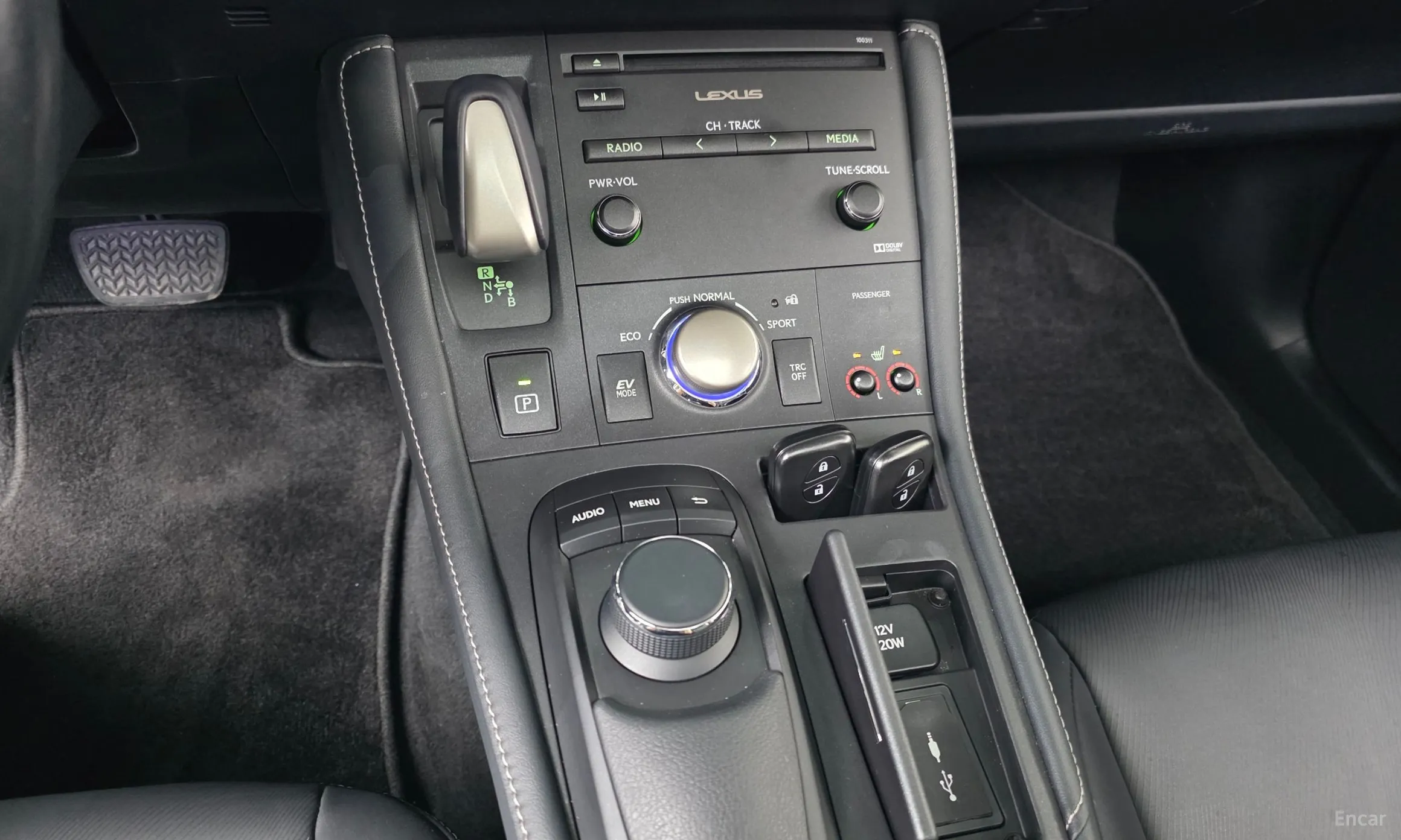 Lexus CT200h превью 9
