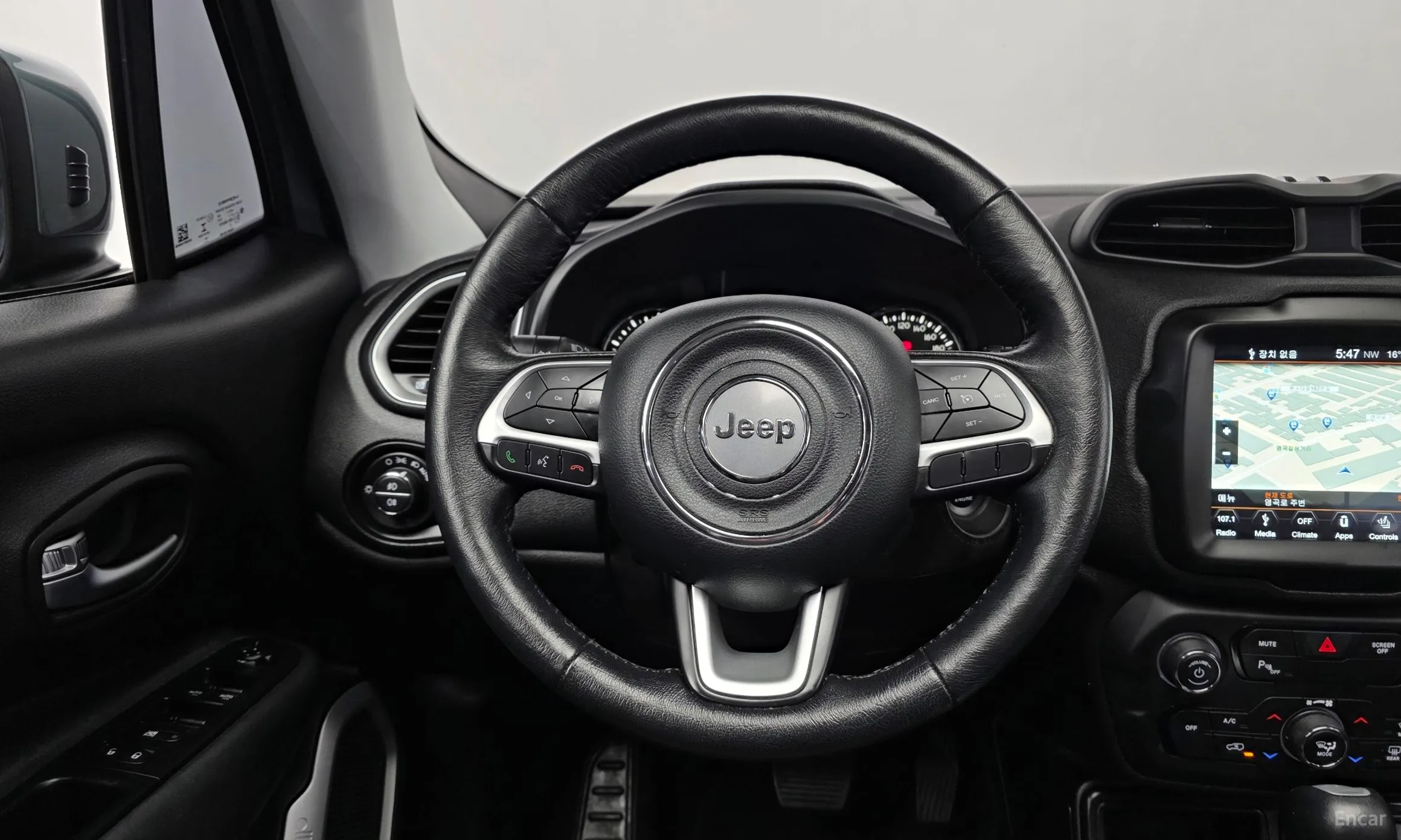 Jeep Renegade превью 13