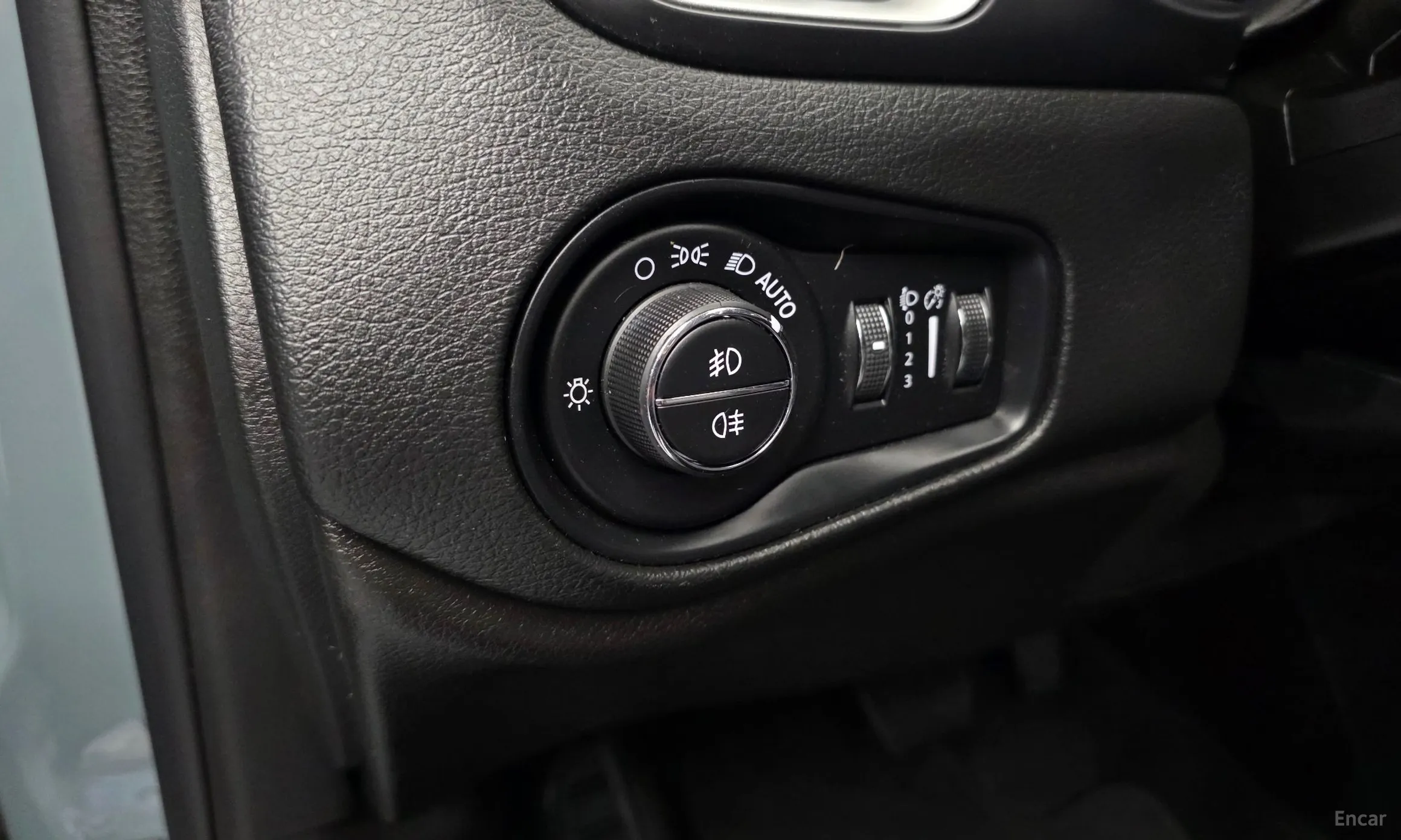 Jeep Renegade превью 17