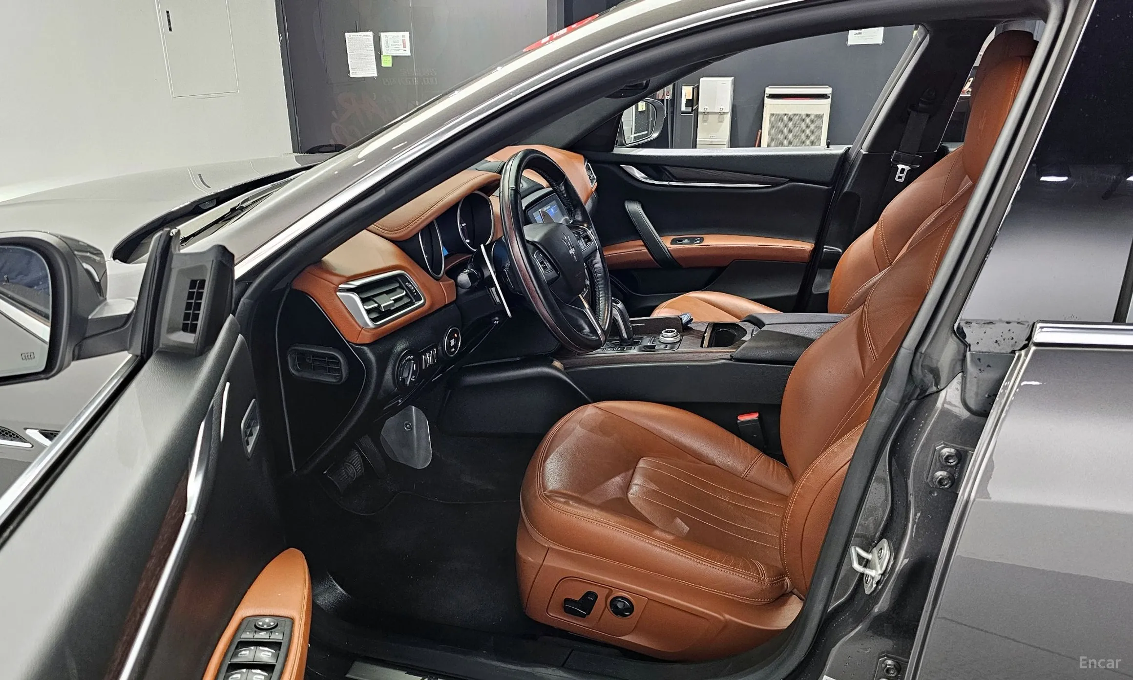 Maserati Ghibli превью 10