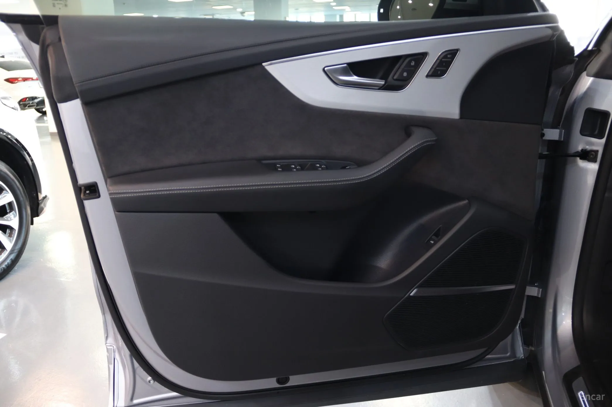 Audi Q8 (4M) превью 11