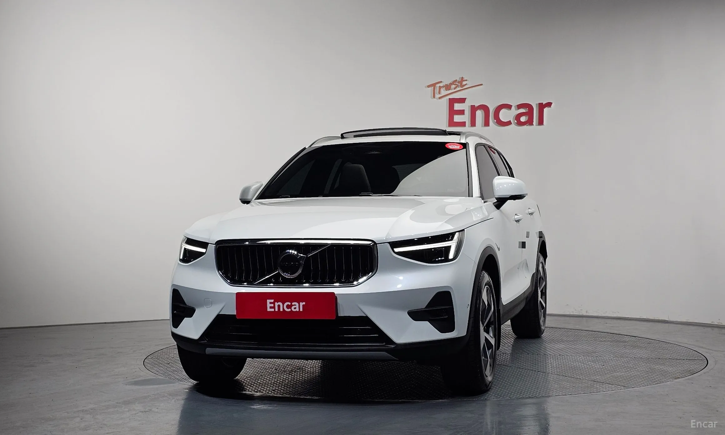 Volvo XC40 превью 3