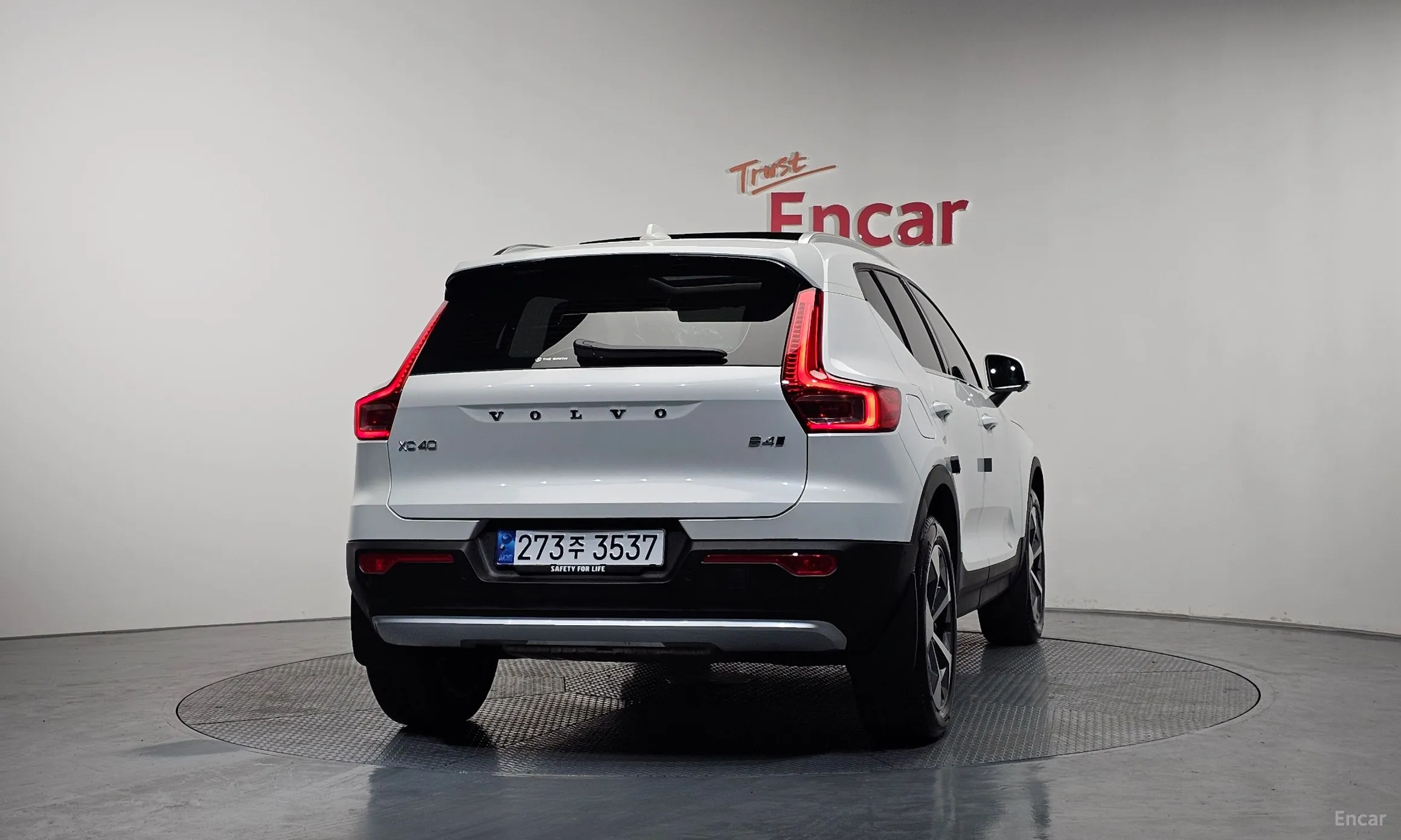 Volvo XC40 превью 4