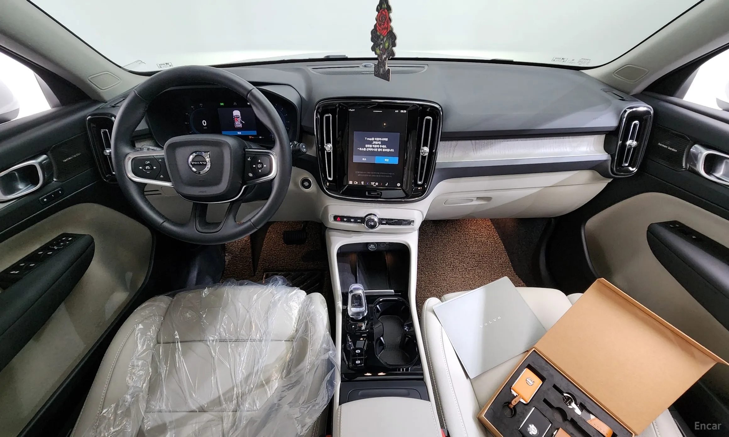 Volvo XC40 превью 7