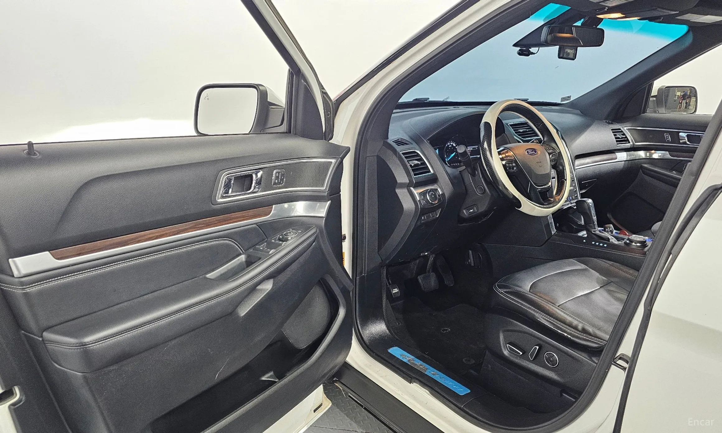 Ford Explorer превью 10