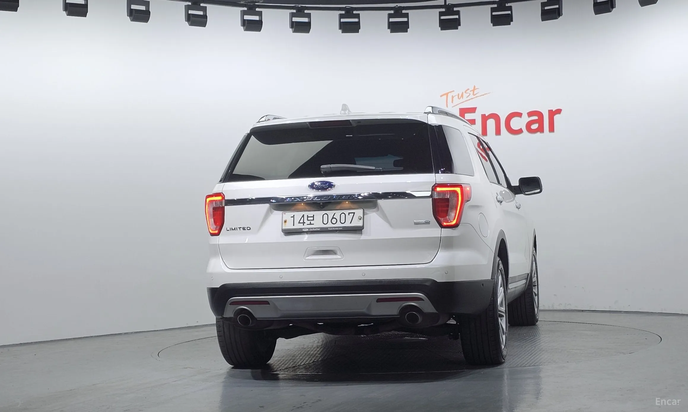 Ford Explorer превью 4