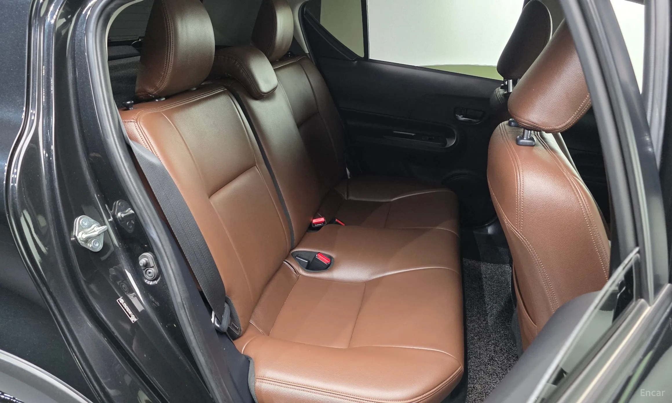 Toyota Prius C превью 12