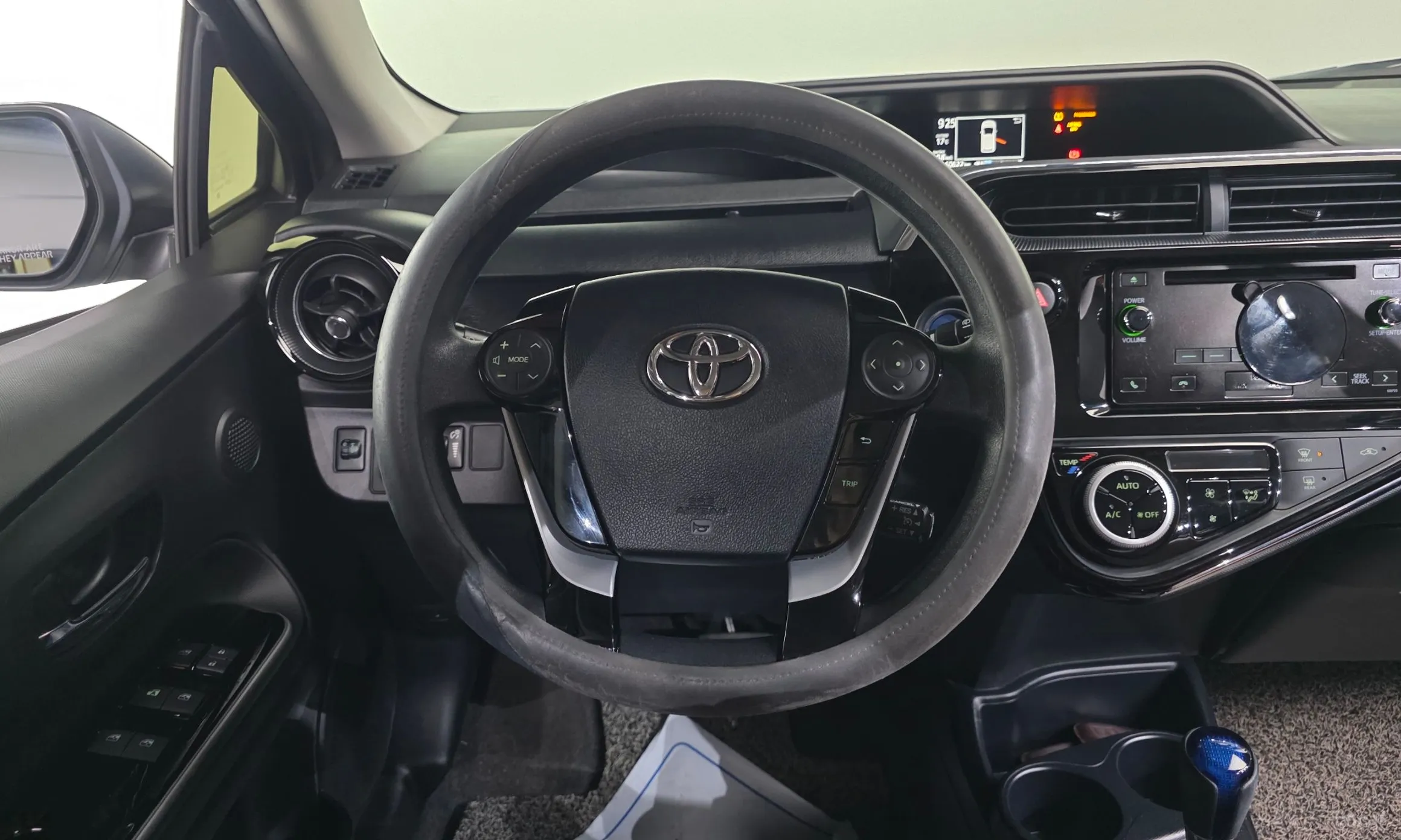 Toyota Prius C превью 13