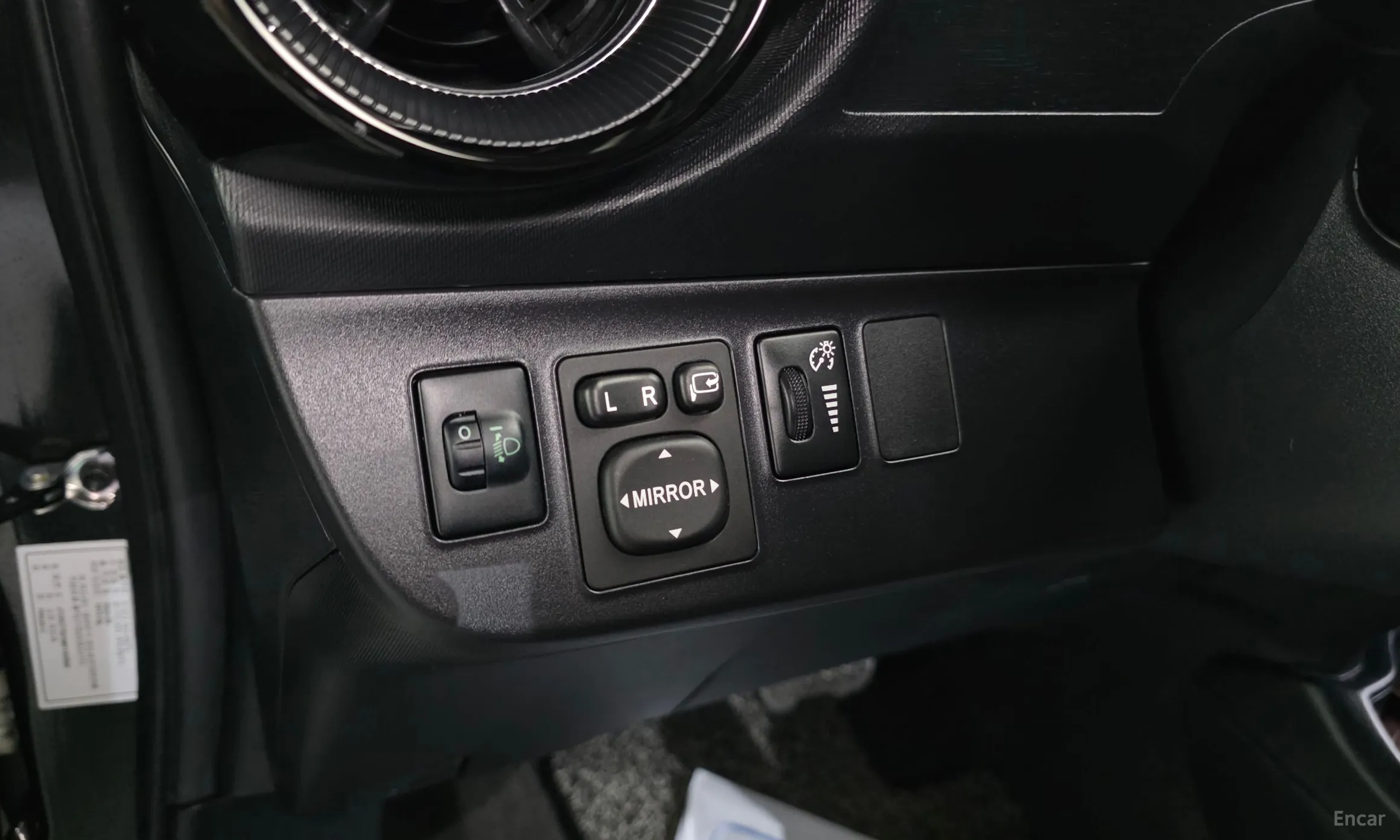 Toyota Prius C превью 19
