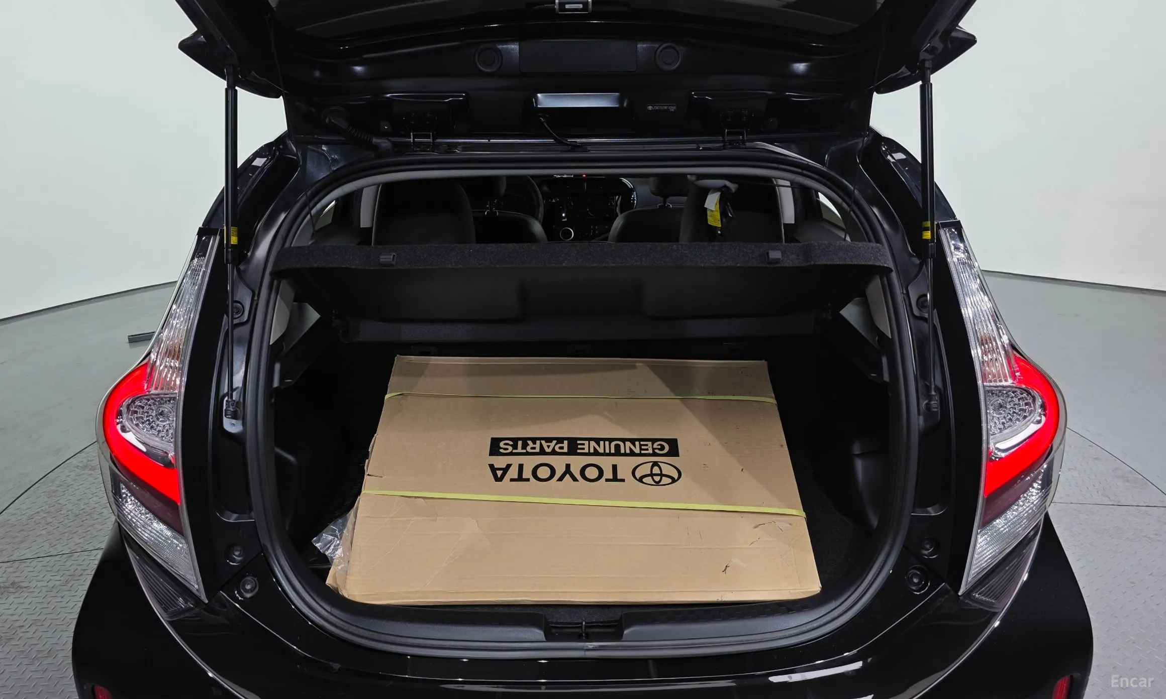 Toyota Prius C превью 20
