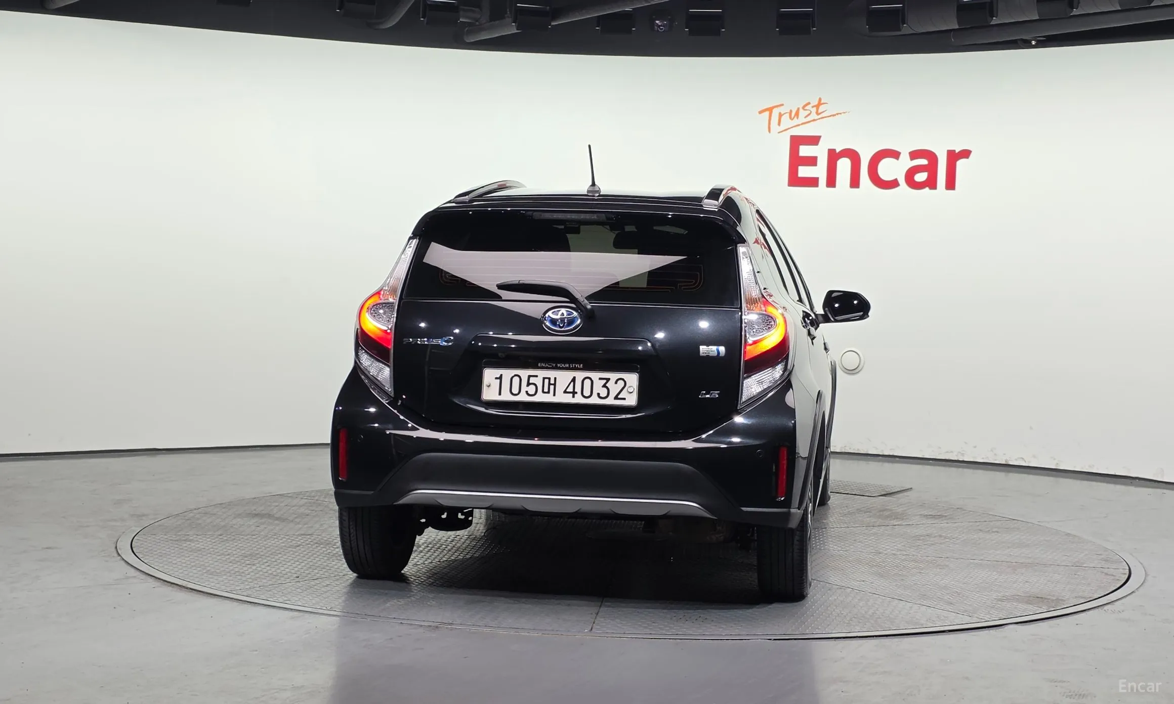 Toyota Prius C превью 4
