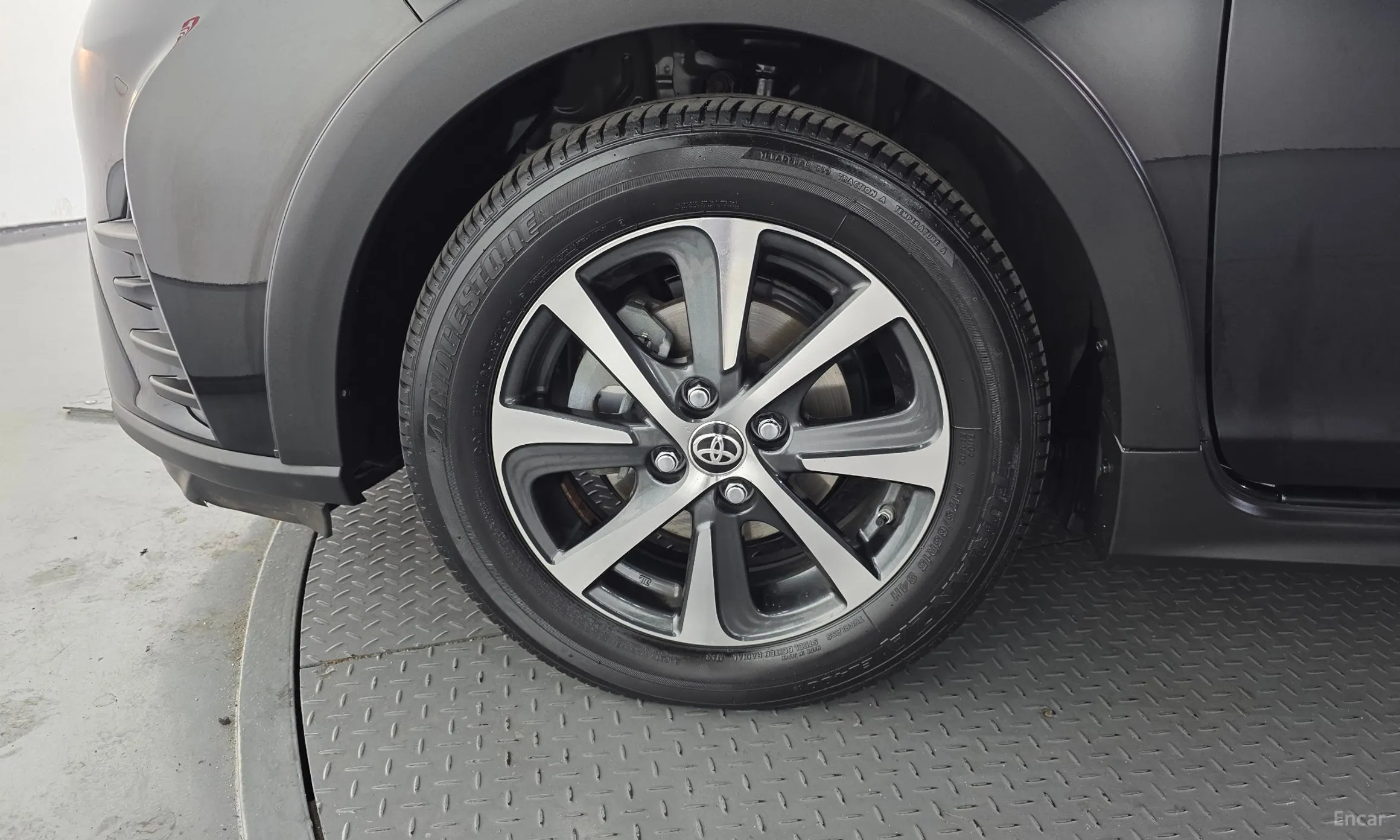 Toyota Prius C превью 5