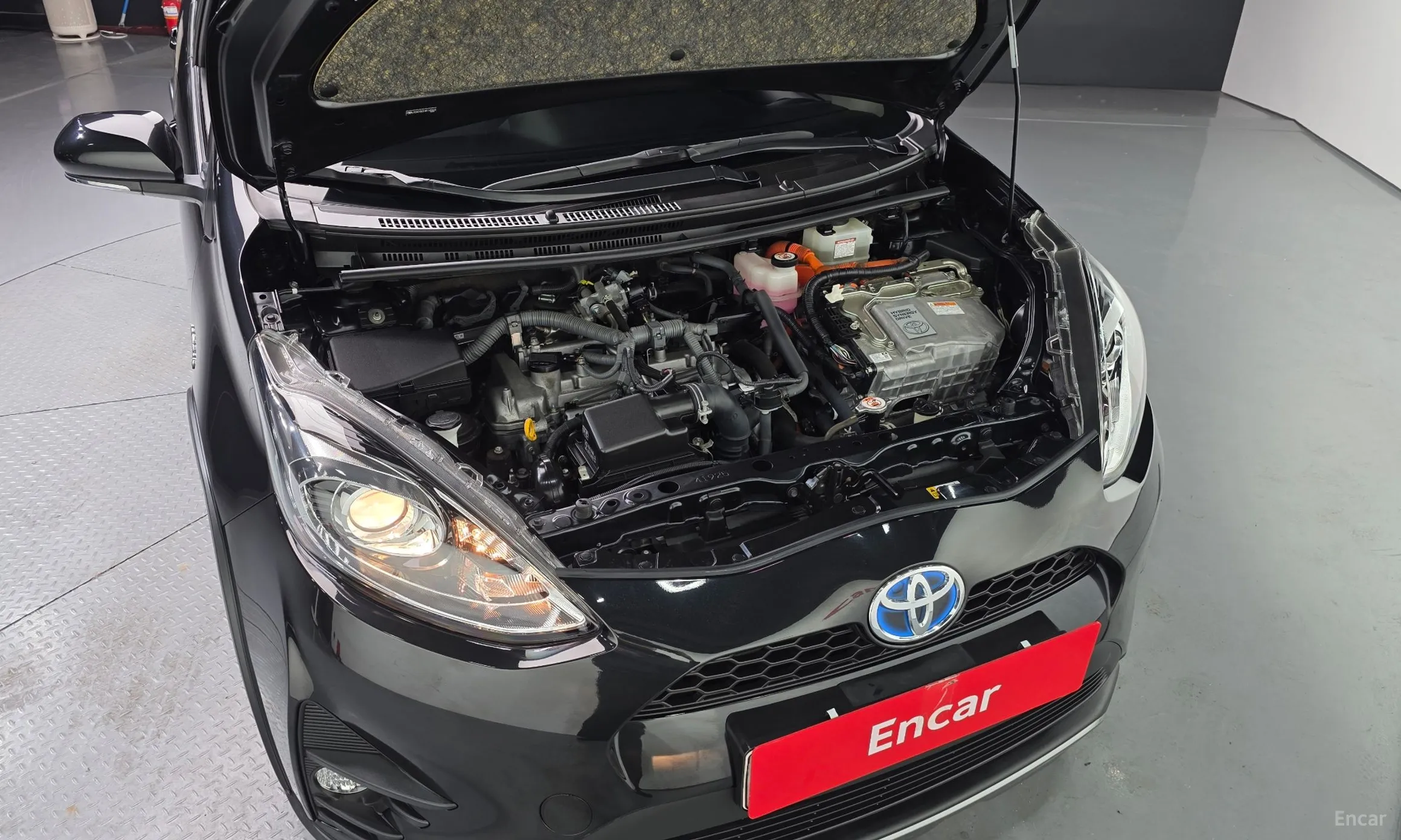 Toyota Prius C превью 6
