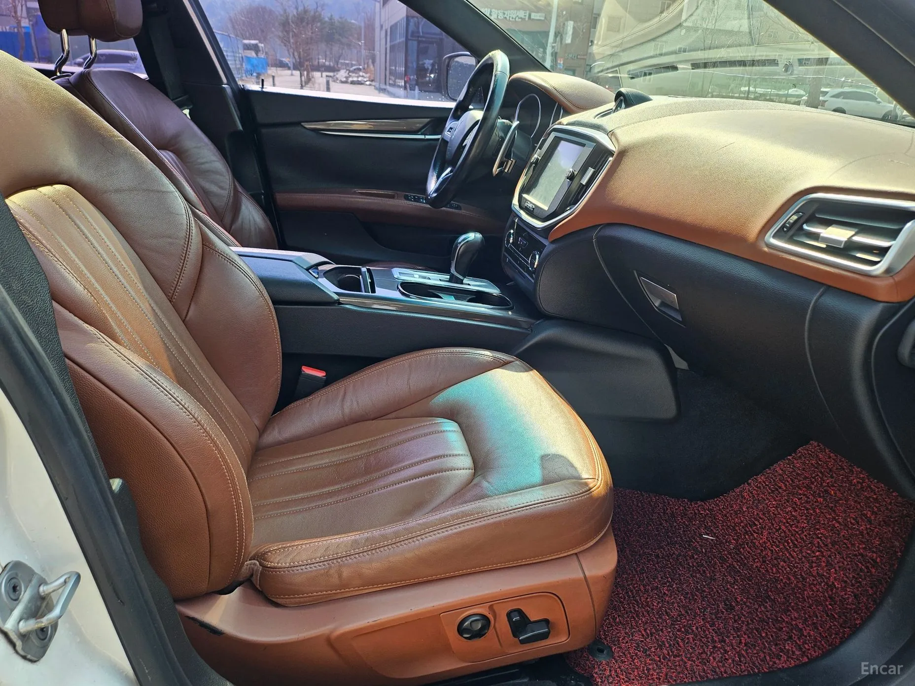 Maserati Ghibli превью 12