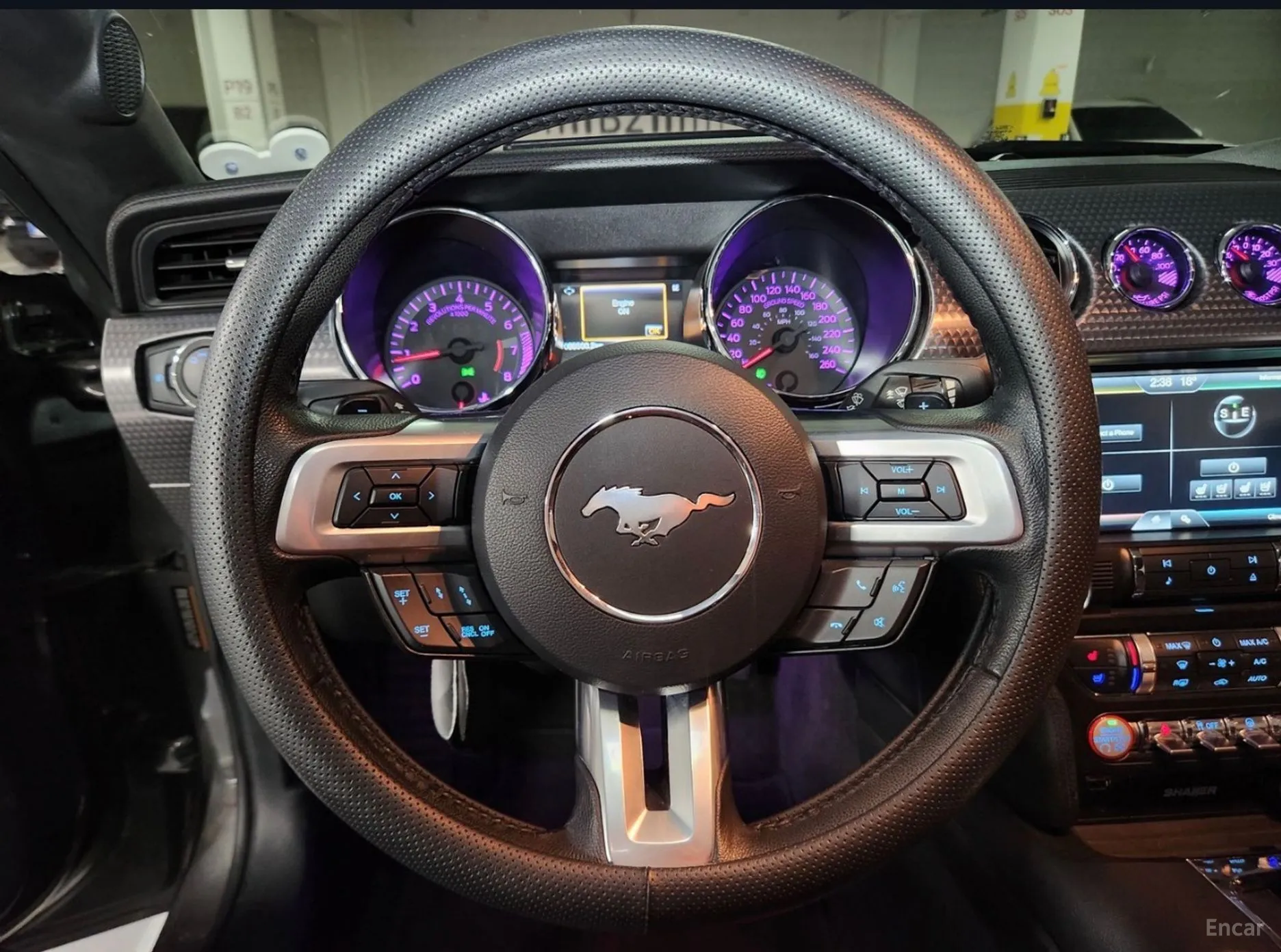 Ford Mustang превью 11