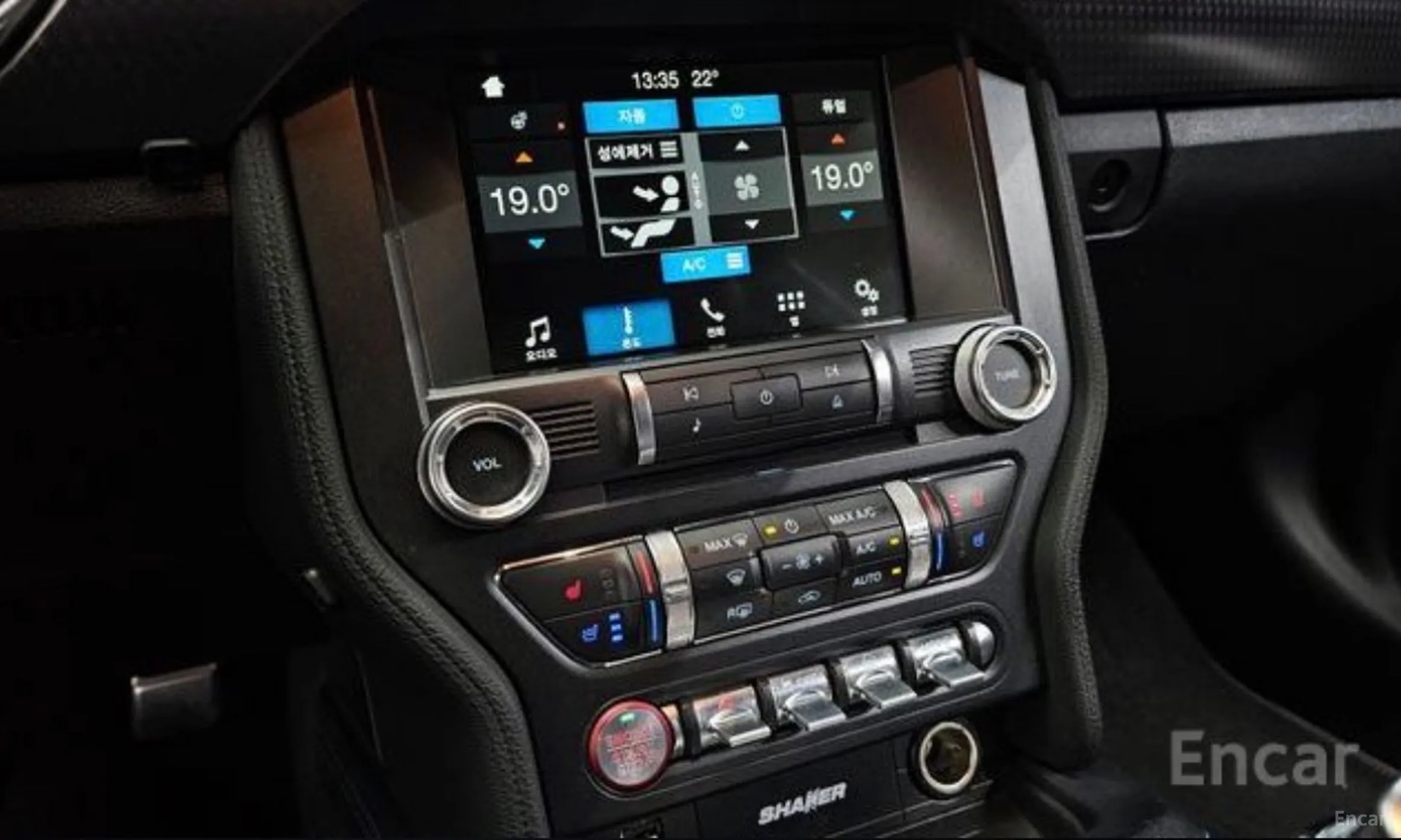 Ford Mustang превью 17