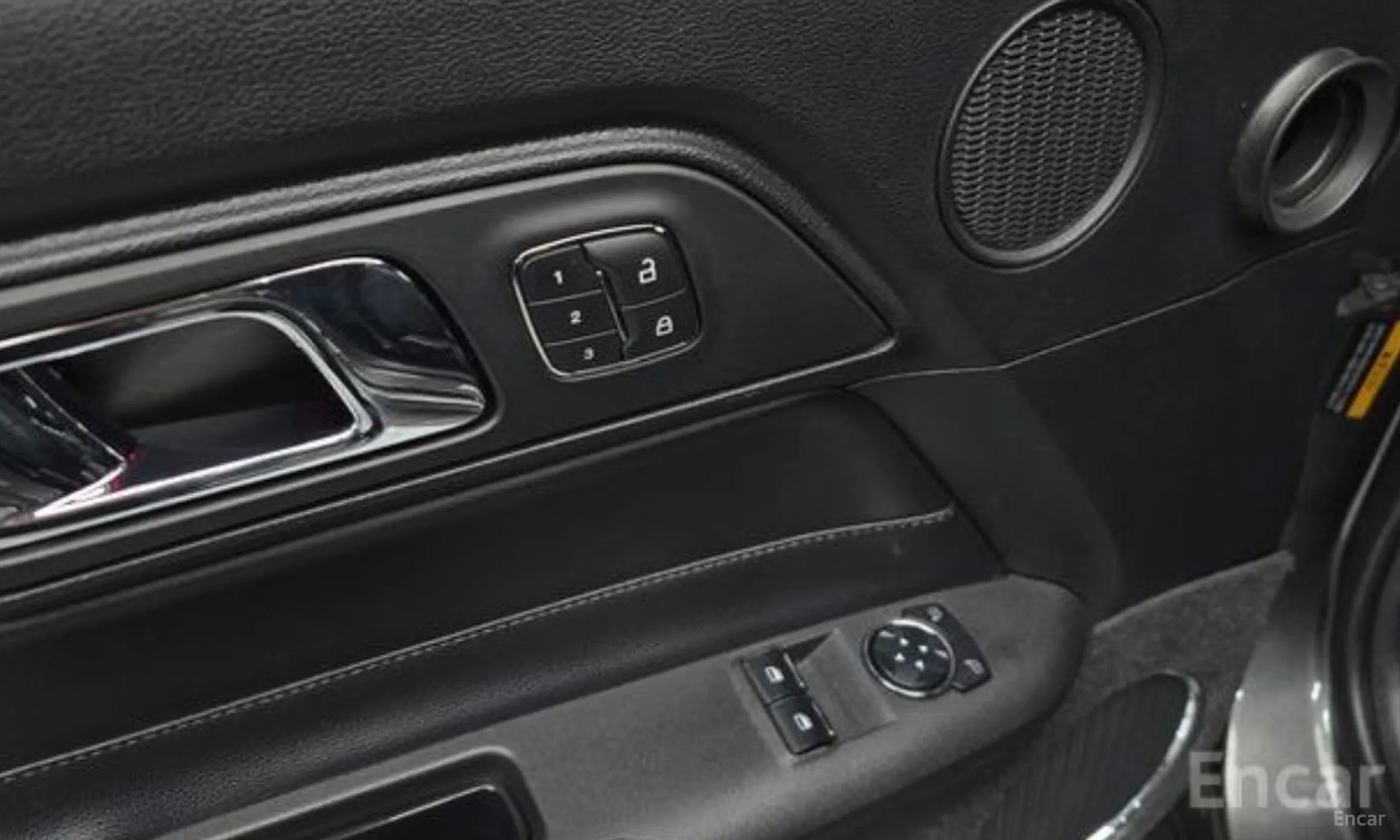 Ford Mustang превью 20