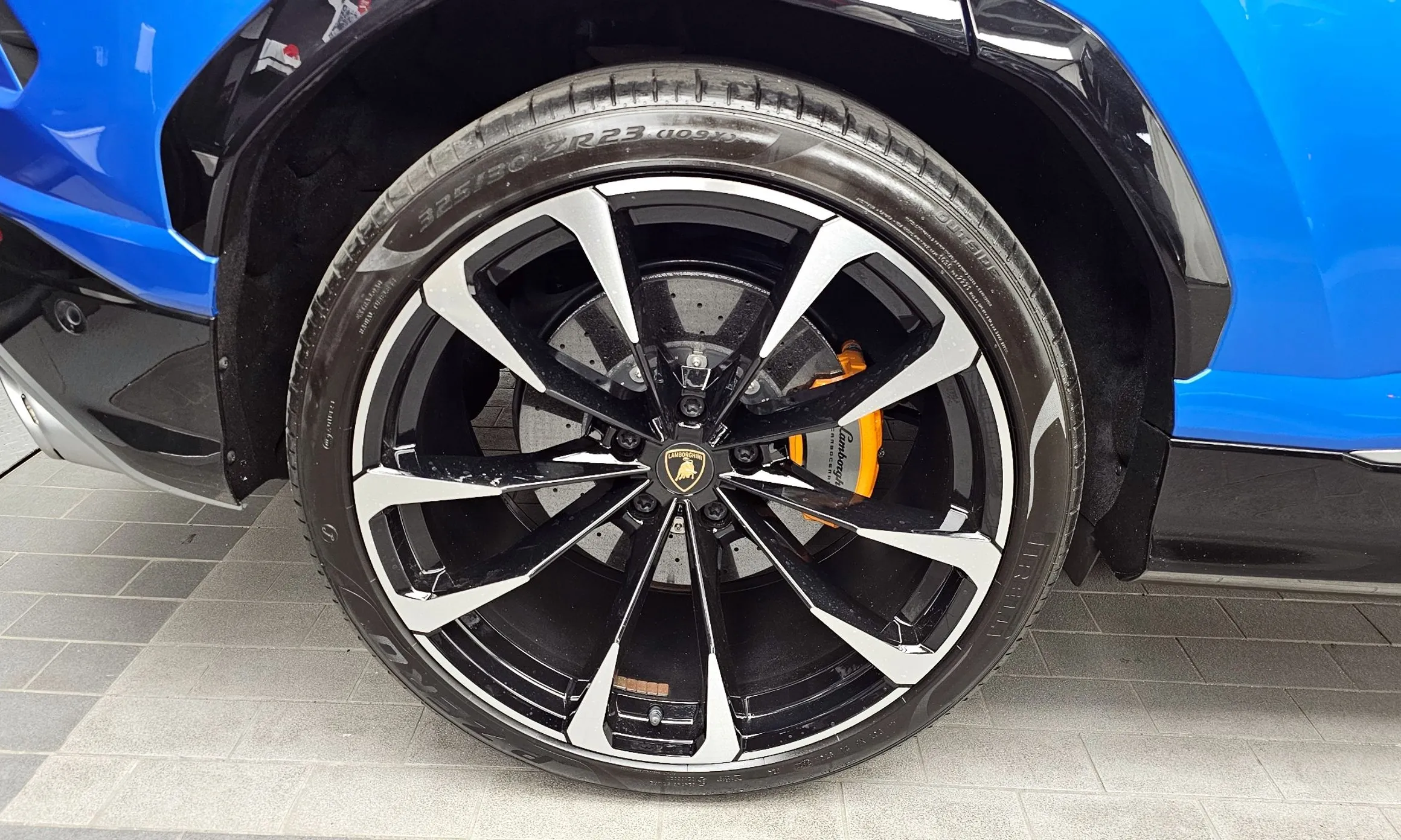 Lamborghini Urus превью 5