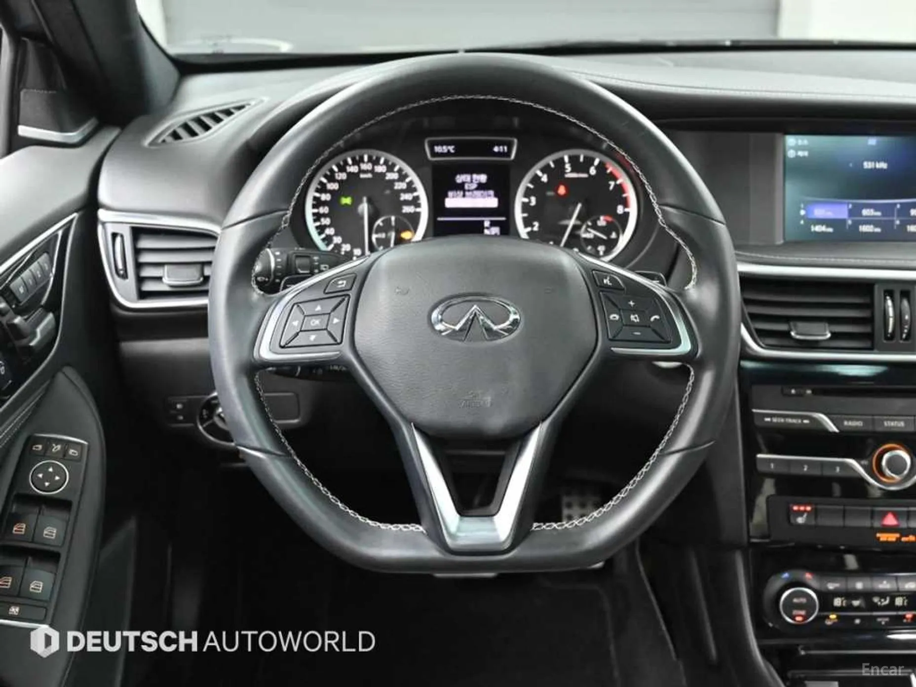 Infiniti Q30 превью 13