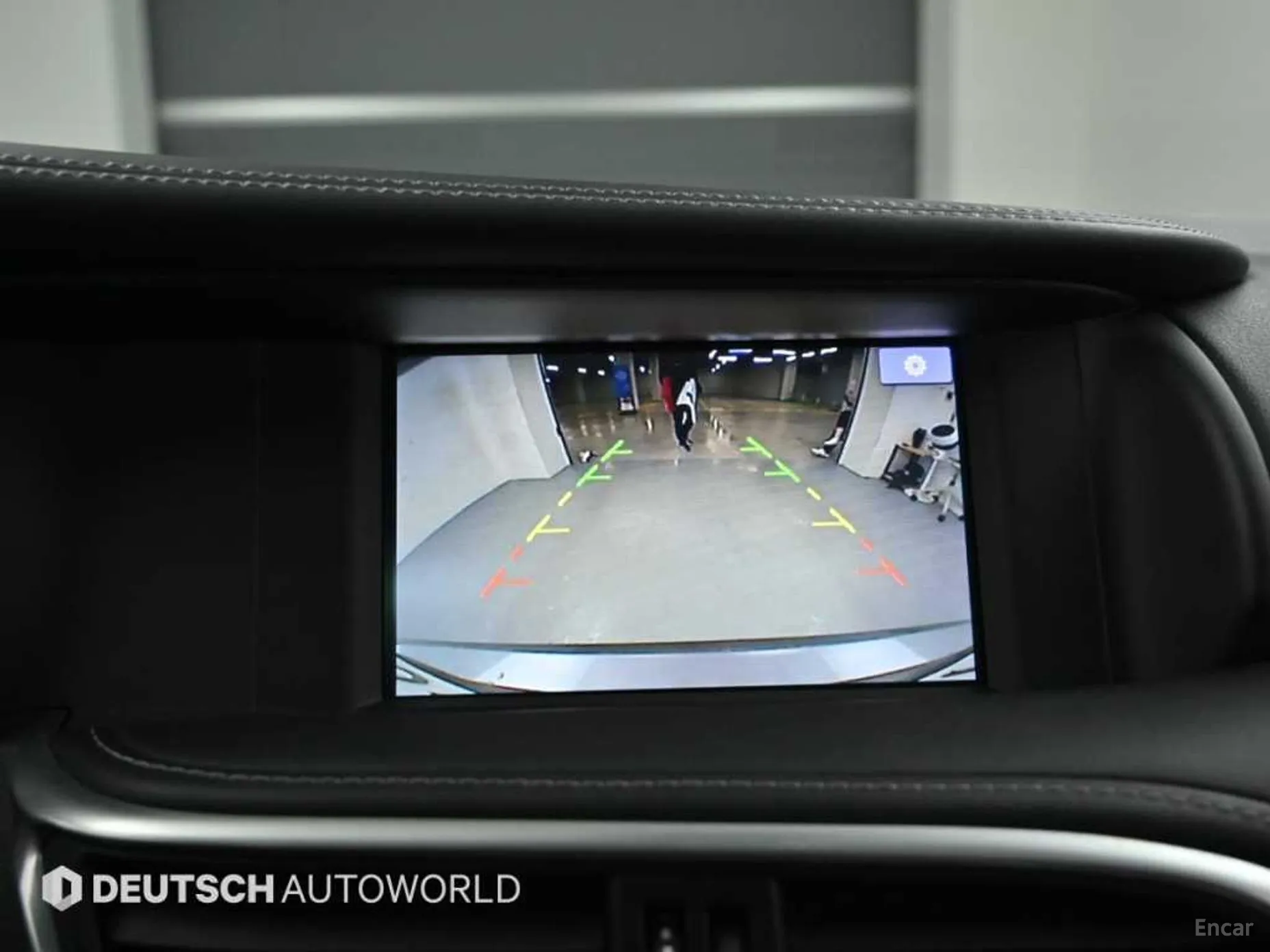 Infiniti Q30 превью 15