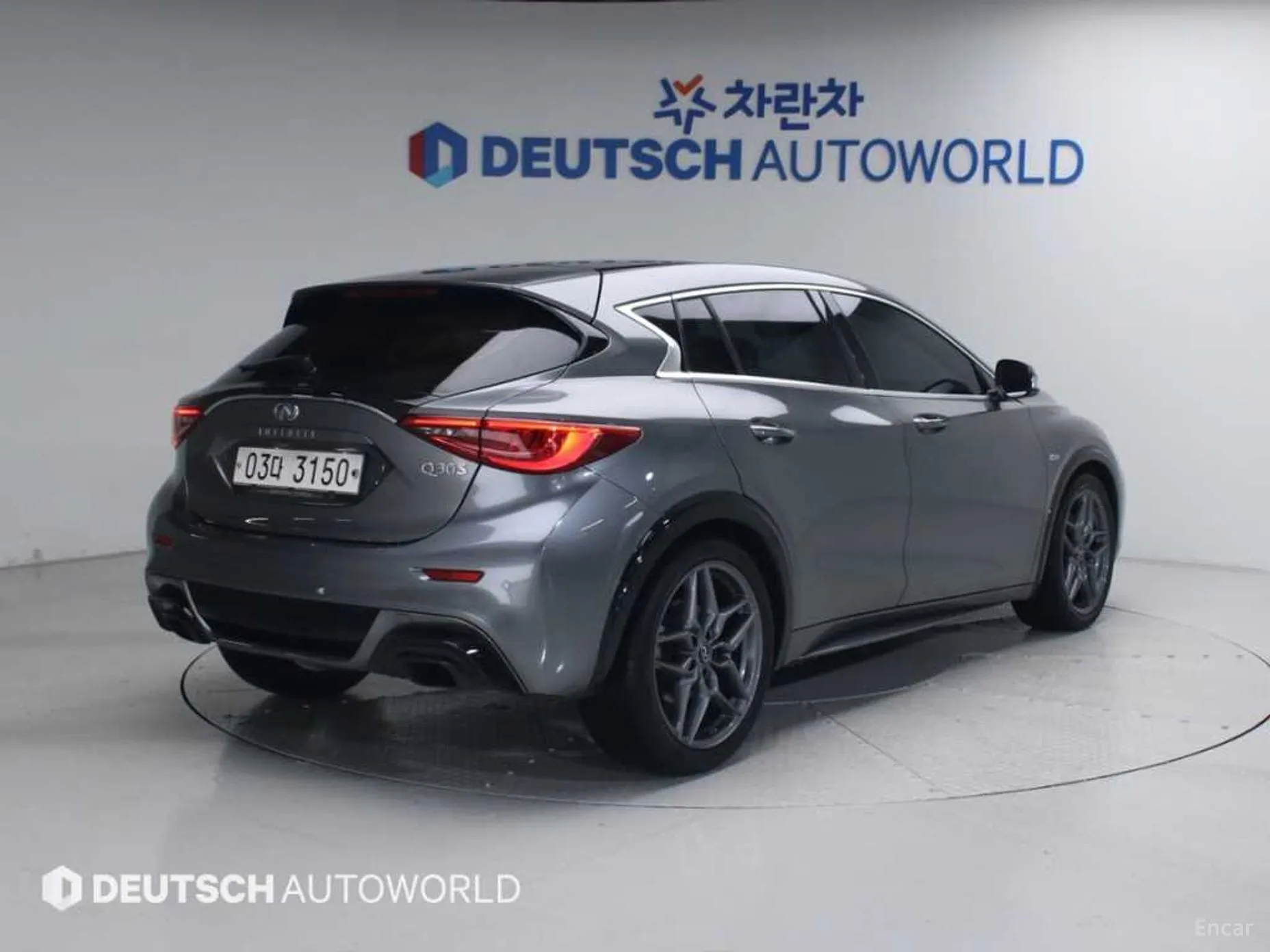 Infiniti Q30