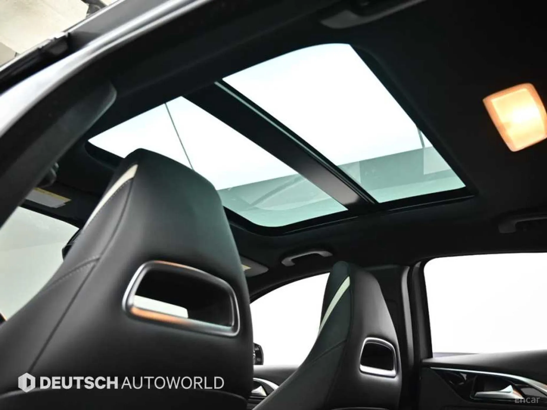 Infiniti Q30 превью 18