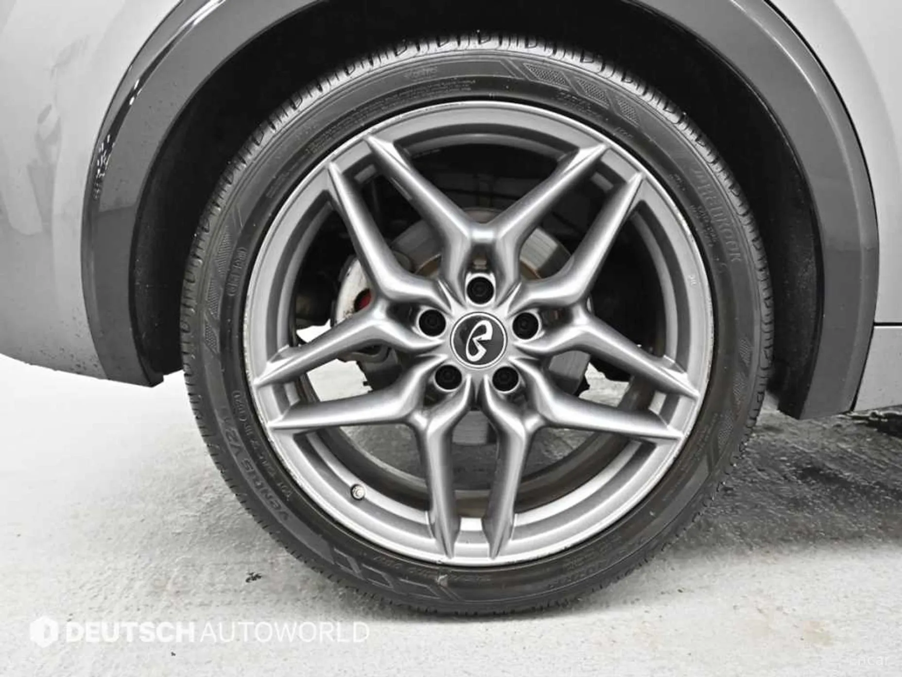 Infiniti Q30 превью 5