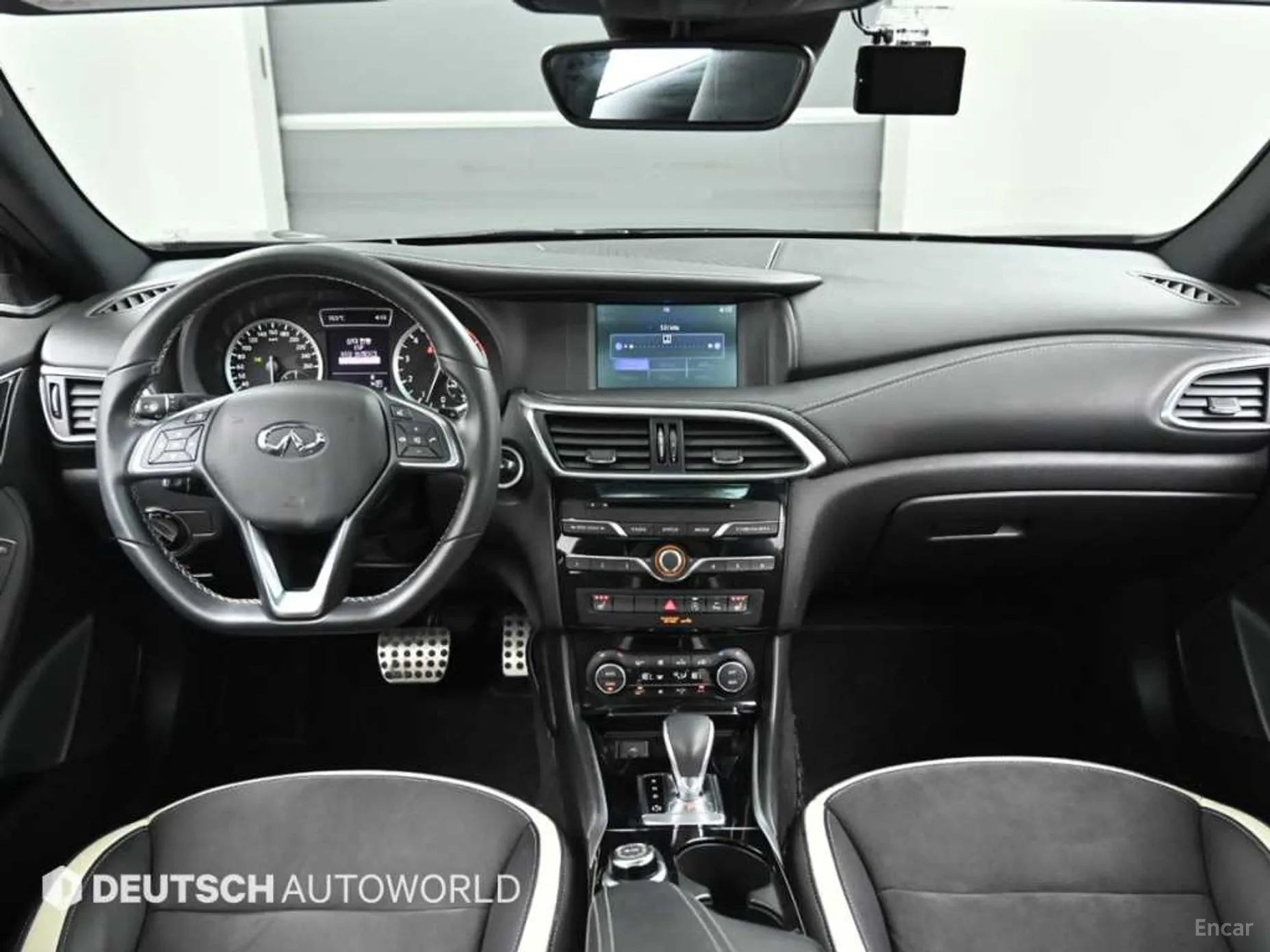Infiniti Q30 превью 7