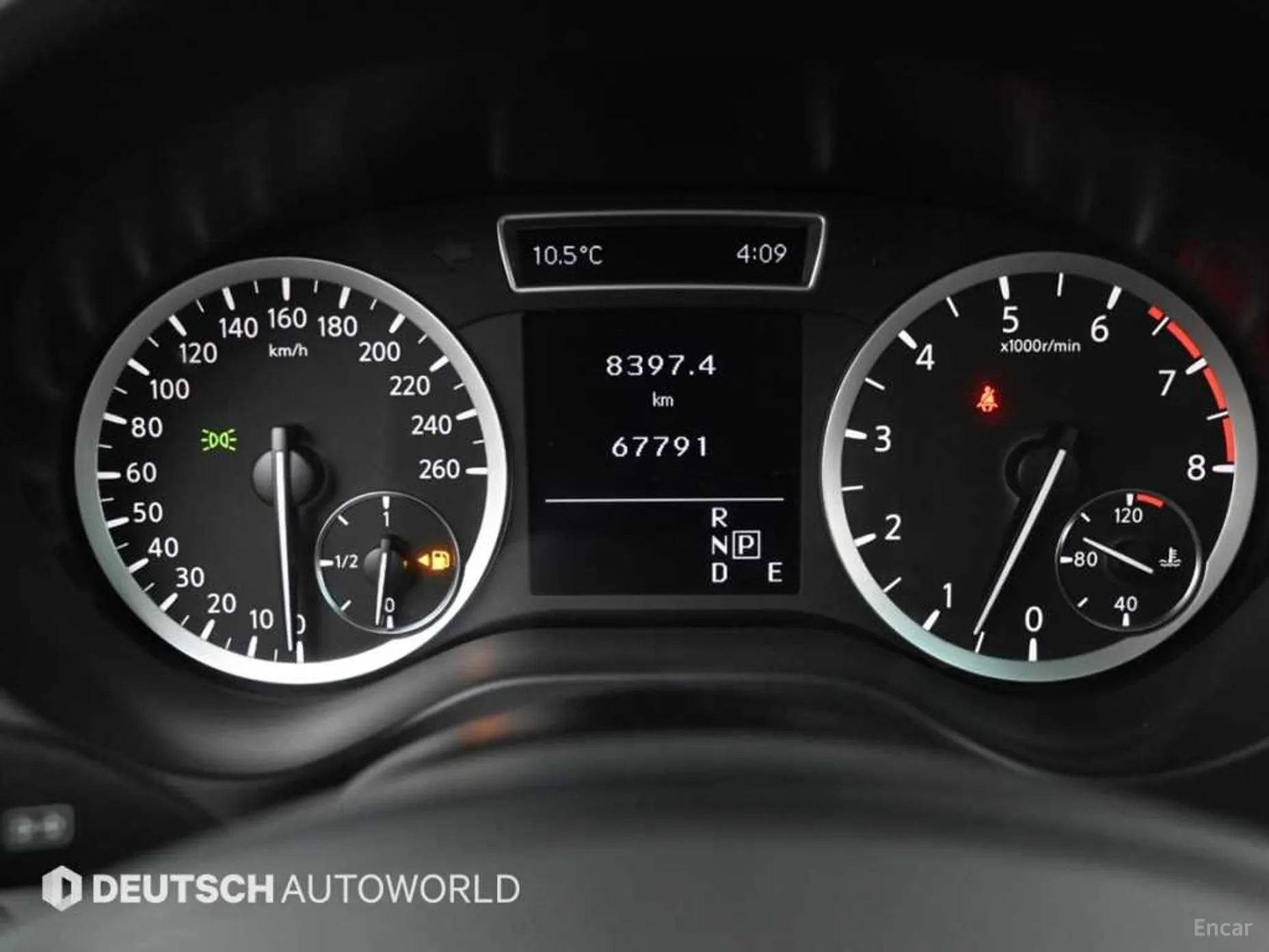 Infiniti Q30 превью 8